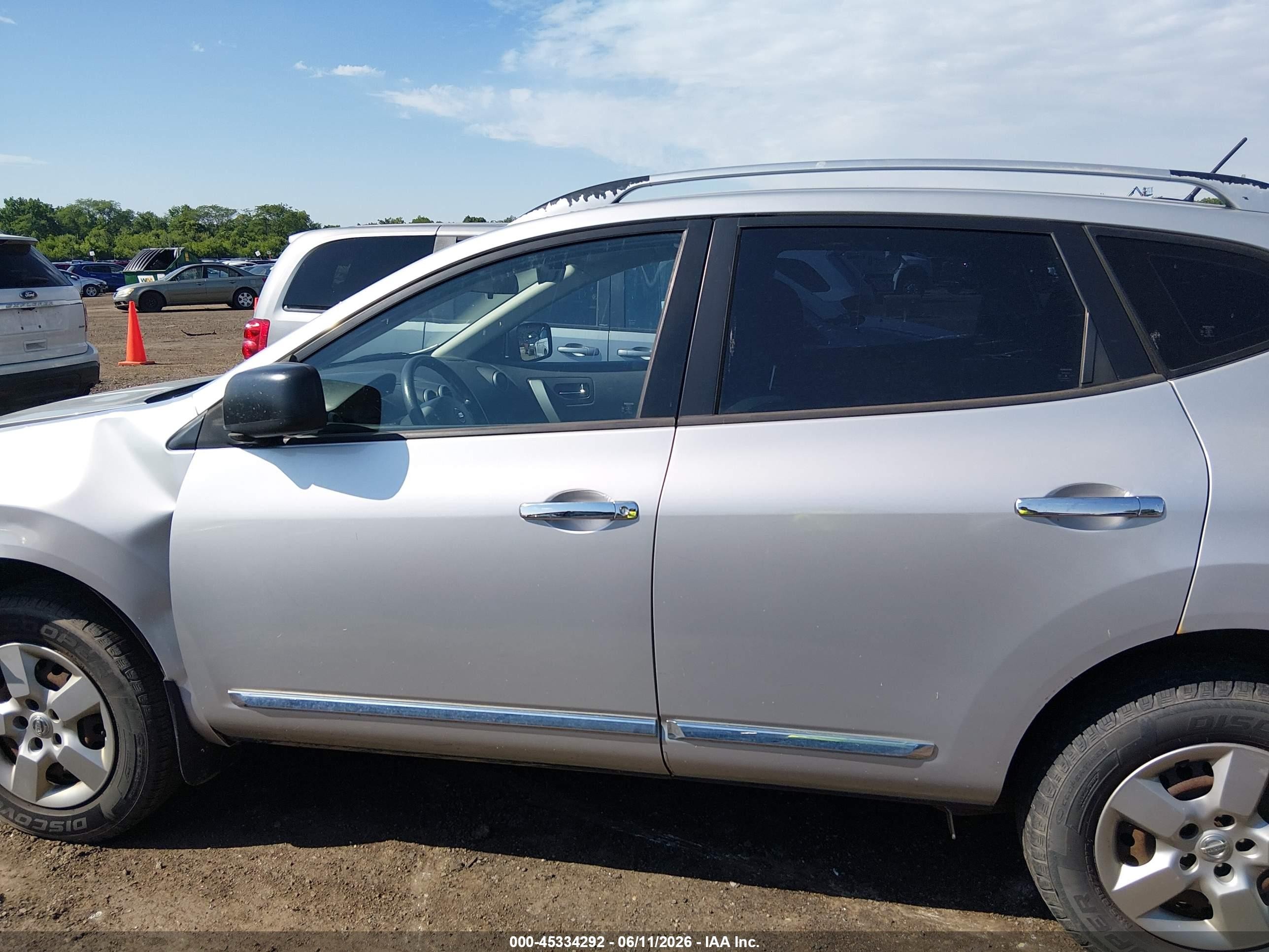 2014 Nissan Rogue Select S Серебряный vin: JN8AS5MV3EW203507