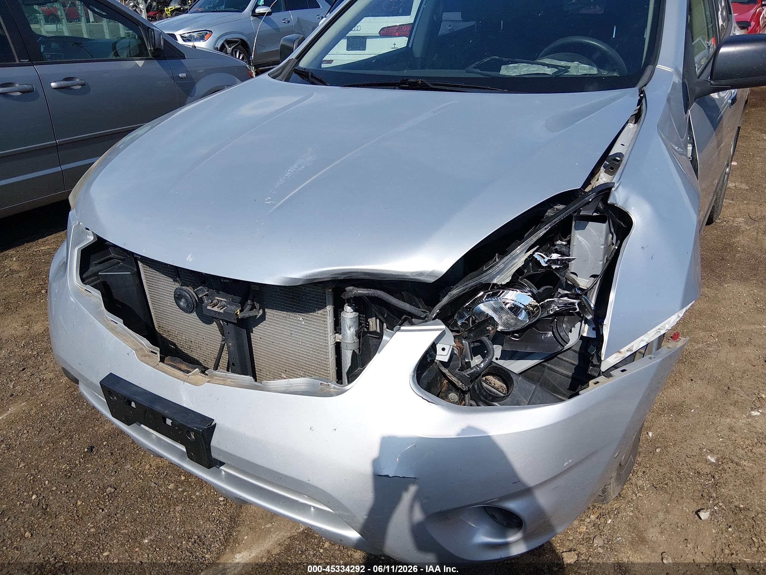 2014 Nissan Rogue Select S Серебряный vin: JN8AS5MV3EW203507