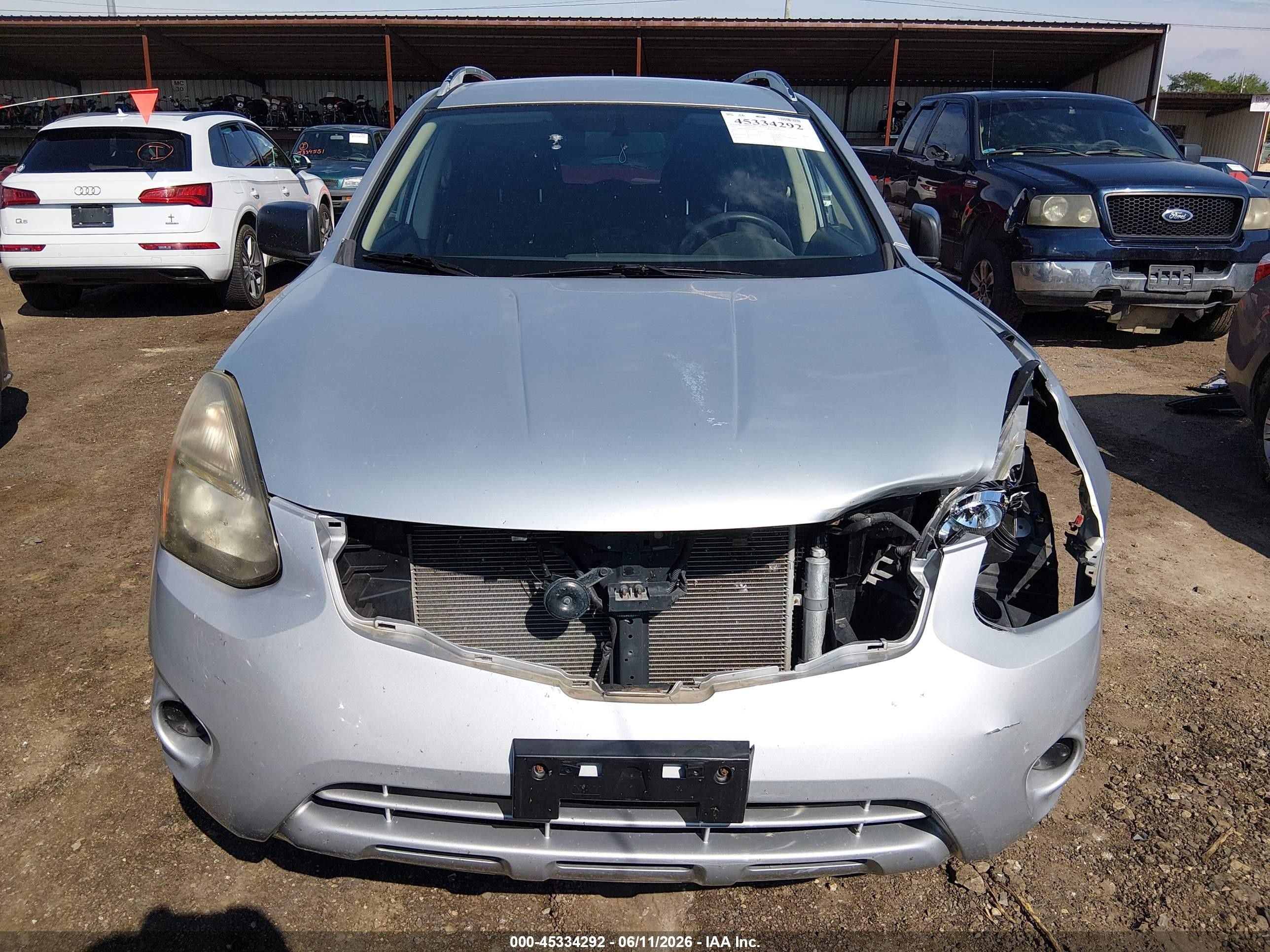 2014 Nissan Rogue Select S Серебряный vin: JN8AS5MV3EW203507