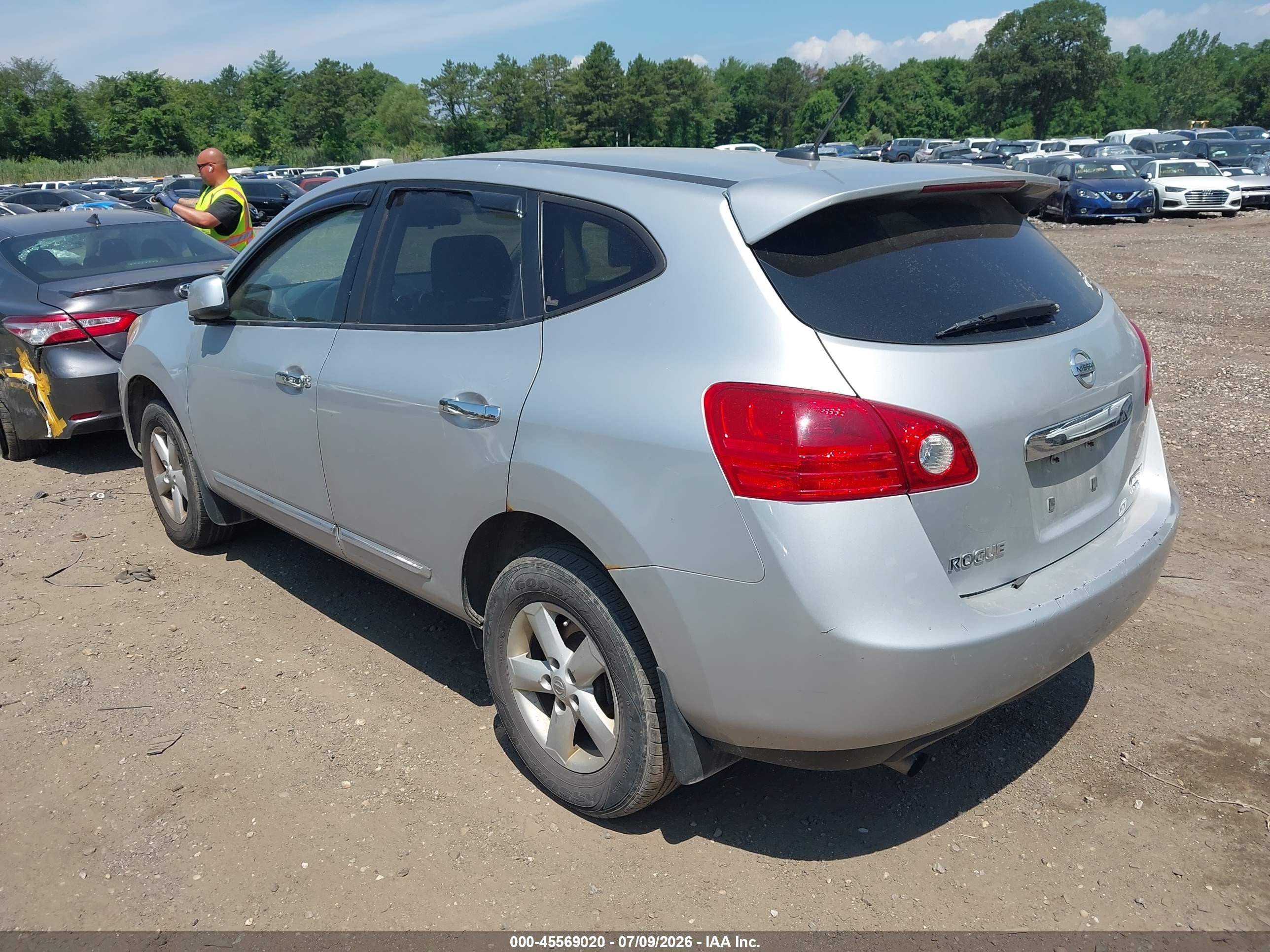 2013 Nissan Rogue S Серебряный vin: JN8AS5MV4DW647591