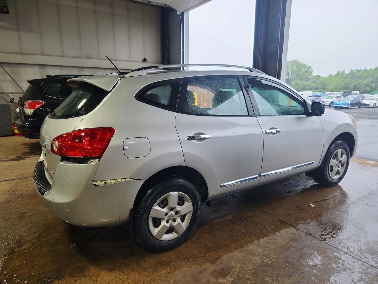 2014 Nissan Rogue Select S Silver vin: JN8AS5MV4EW712022