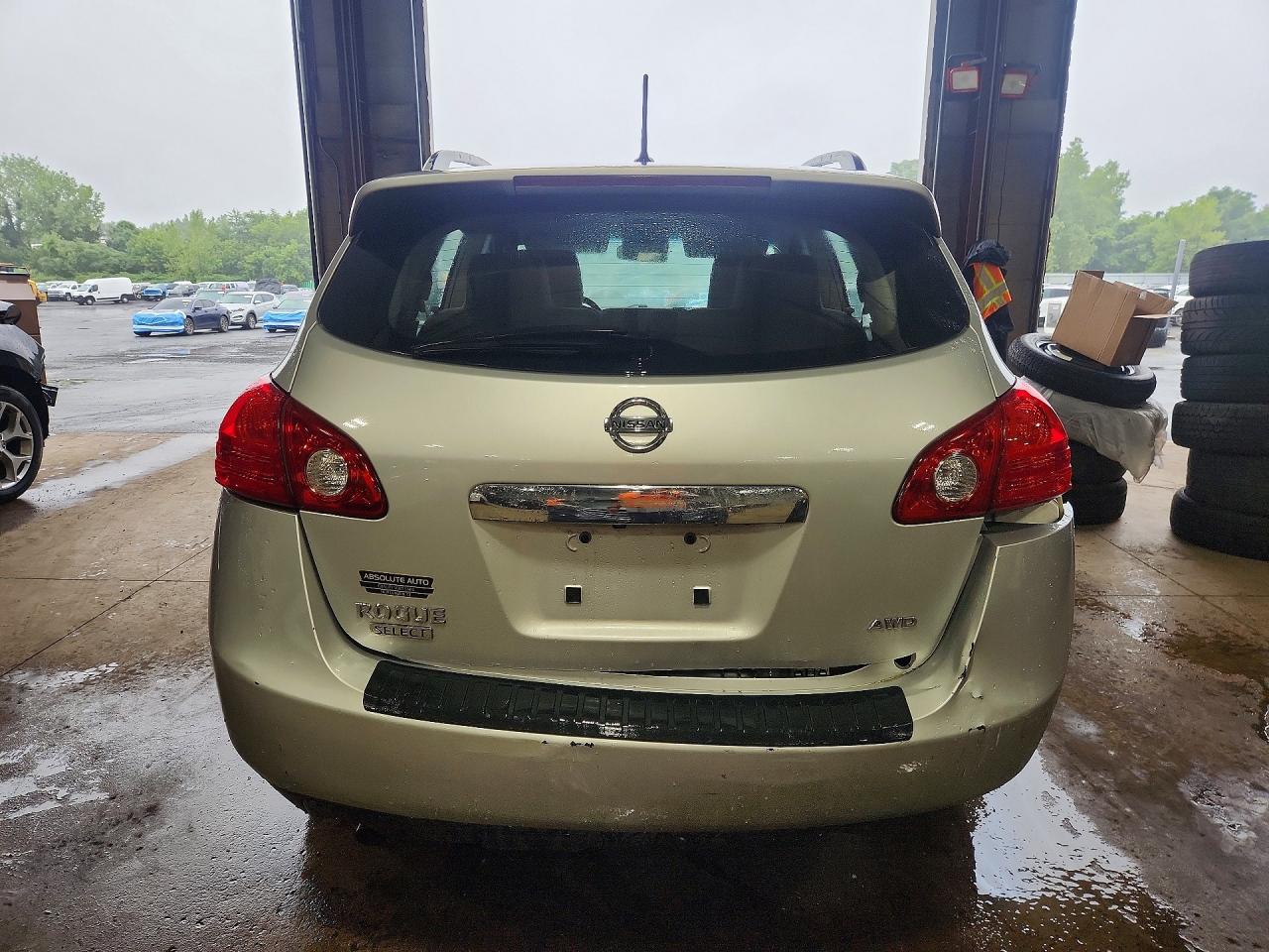 2014 Nissan Rogue Select S Silver vin: JN8AS5MV4EW712022