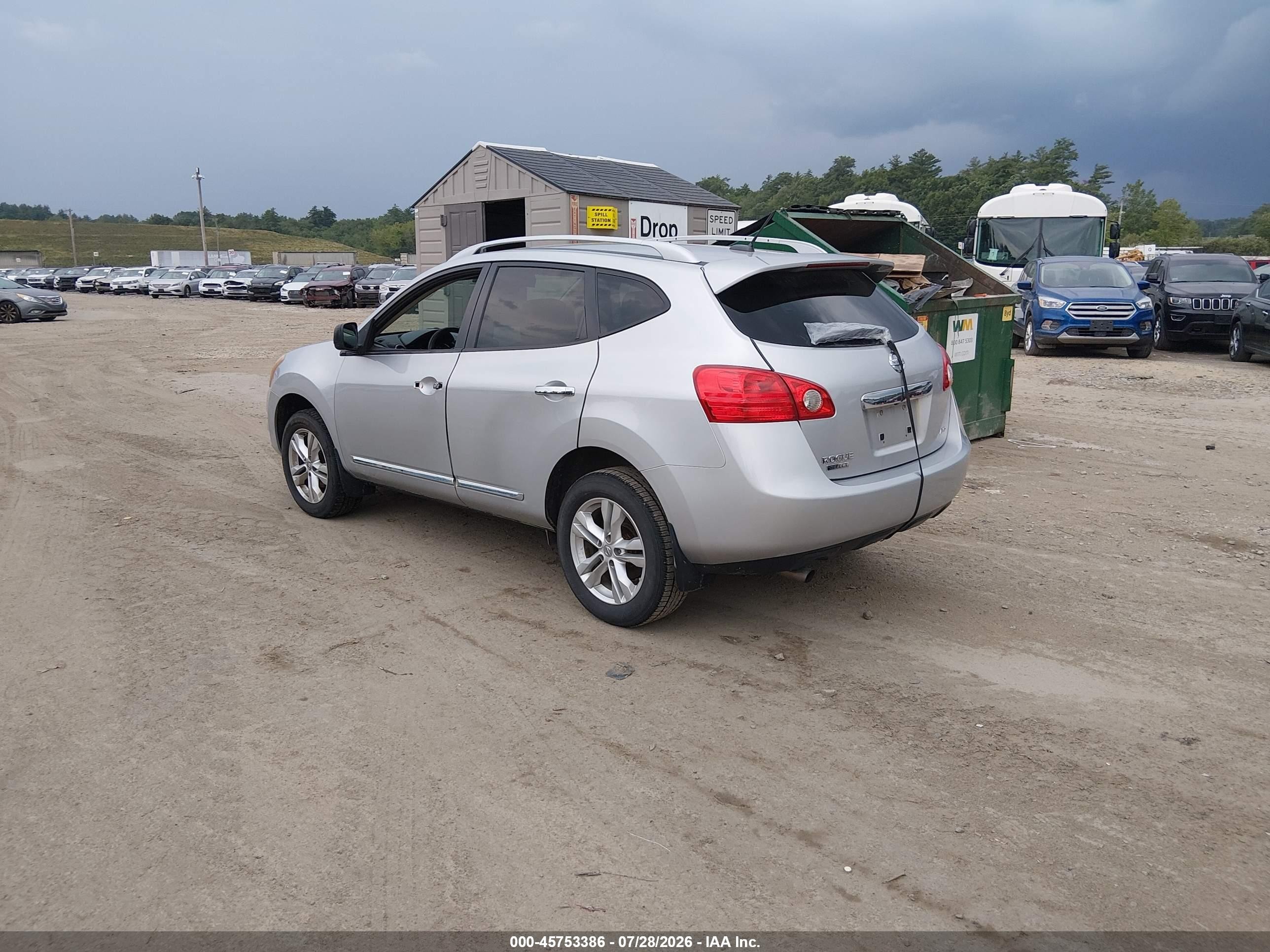 2015 Nissan Rogue Select S Silver vin: JN8AS5MV4FW254001