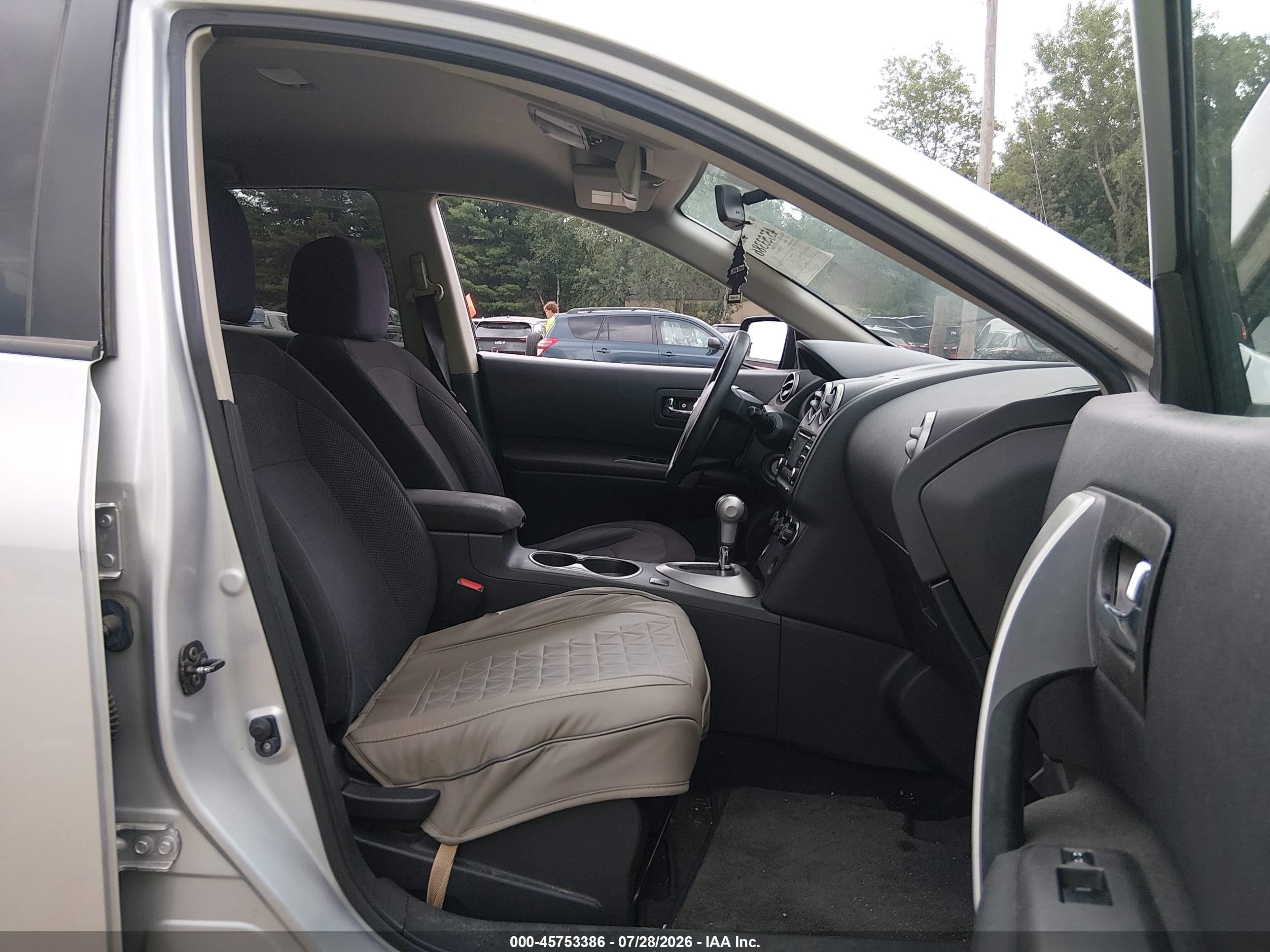 2015 Nissan Rogue Select S Silver vin: JN8AS5MV4FW254001