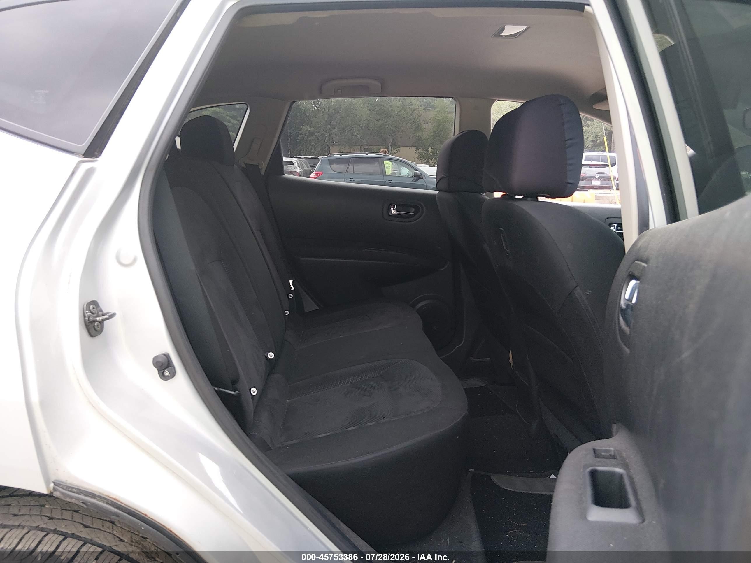 2015 Nissan Rogue Select S Silver vin: JN8AS5MV4FW254001