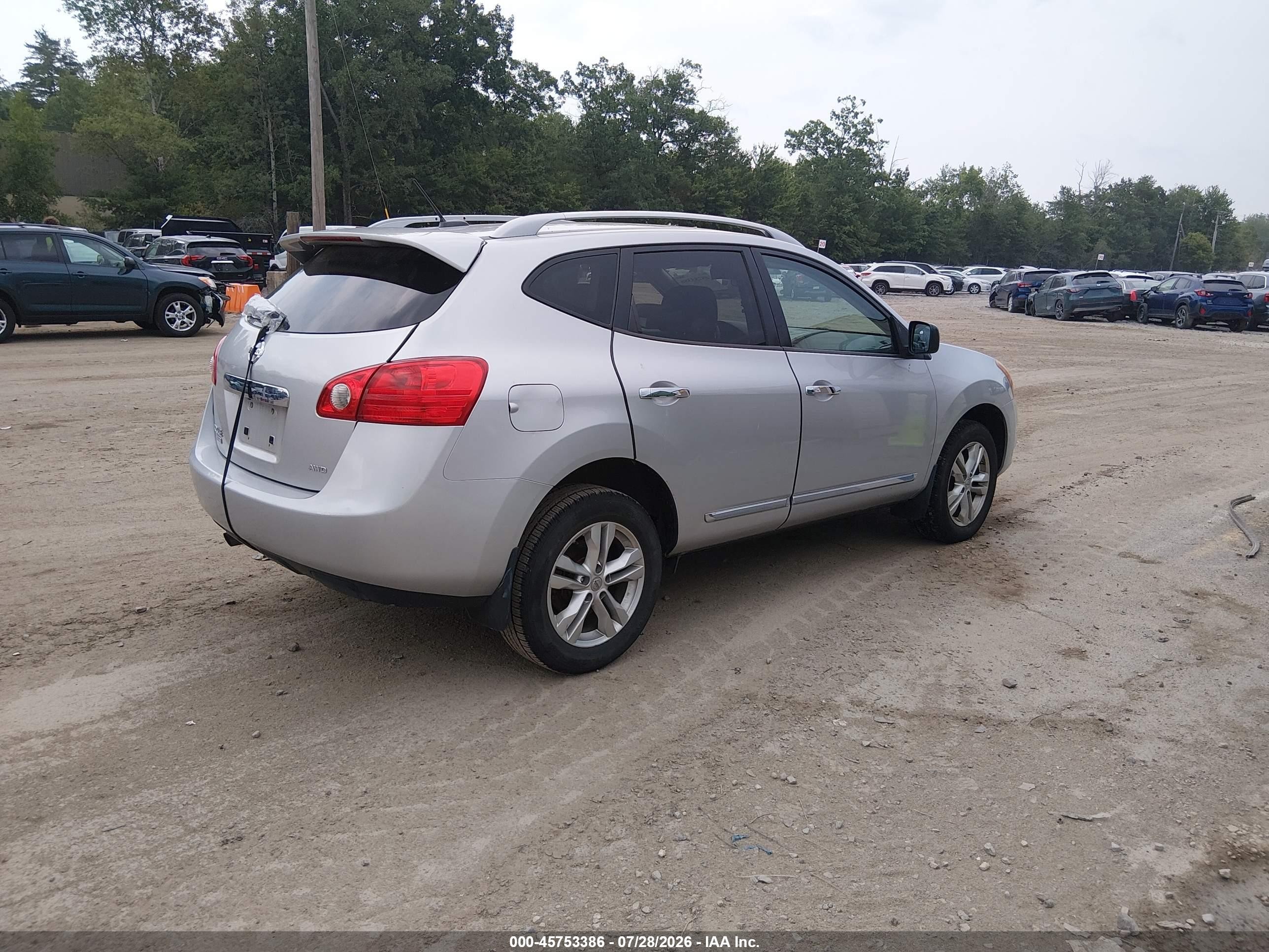 2015 Nissan Rogue Select S Silver vin: JN8AS5MV4FW254001