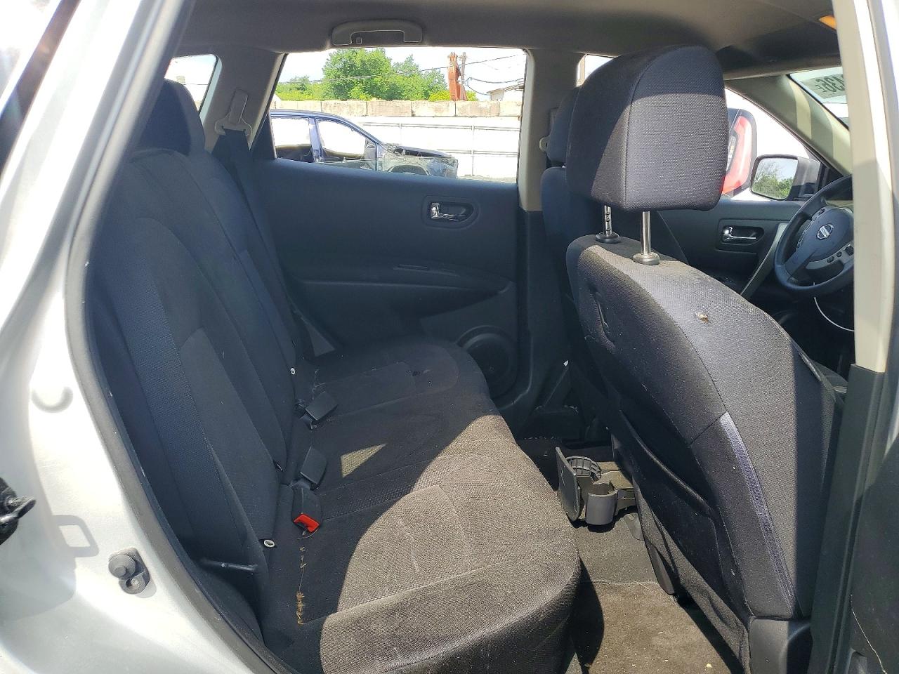 2015 Nissan Rogue Select S Silver vin: JN8AS5MV4FW261238