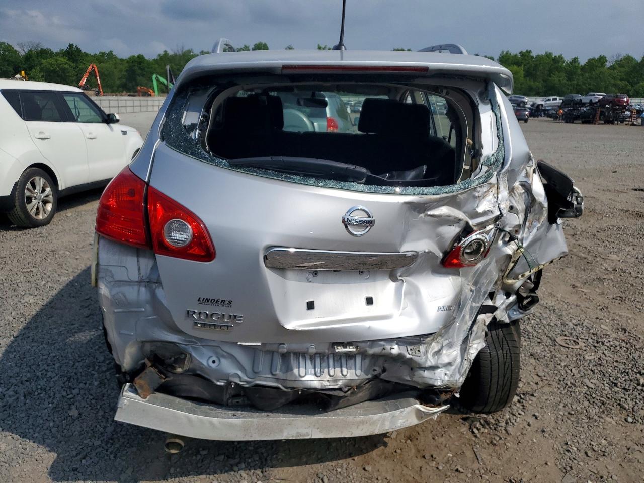 2015 Nissan Rogue Select S Silver vin: JN8AS5MV4FW261238