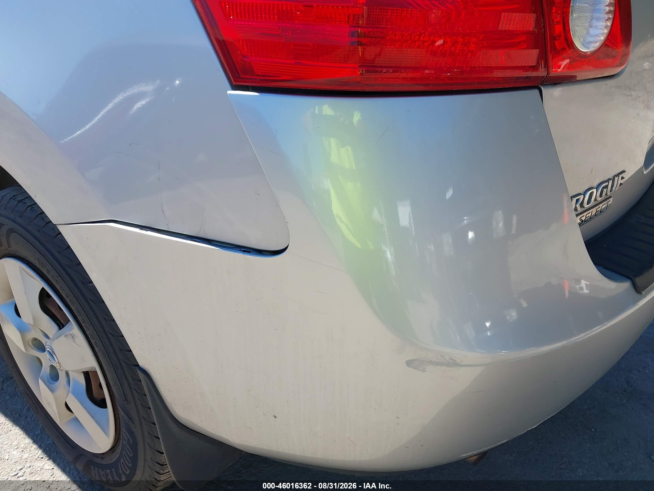 2015 Nissan Rogue Select S Silver vin: JN8AS5MV4FW758077