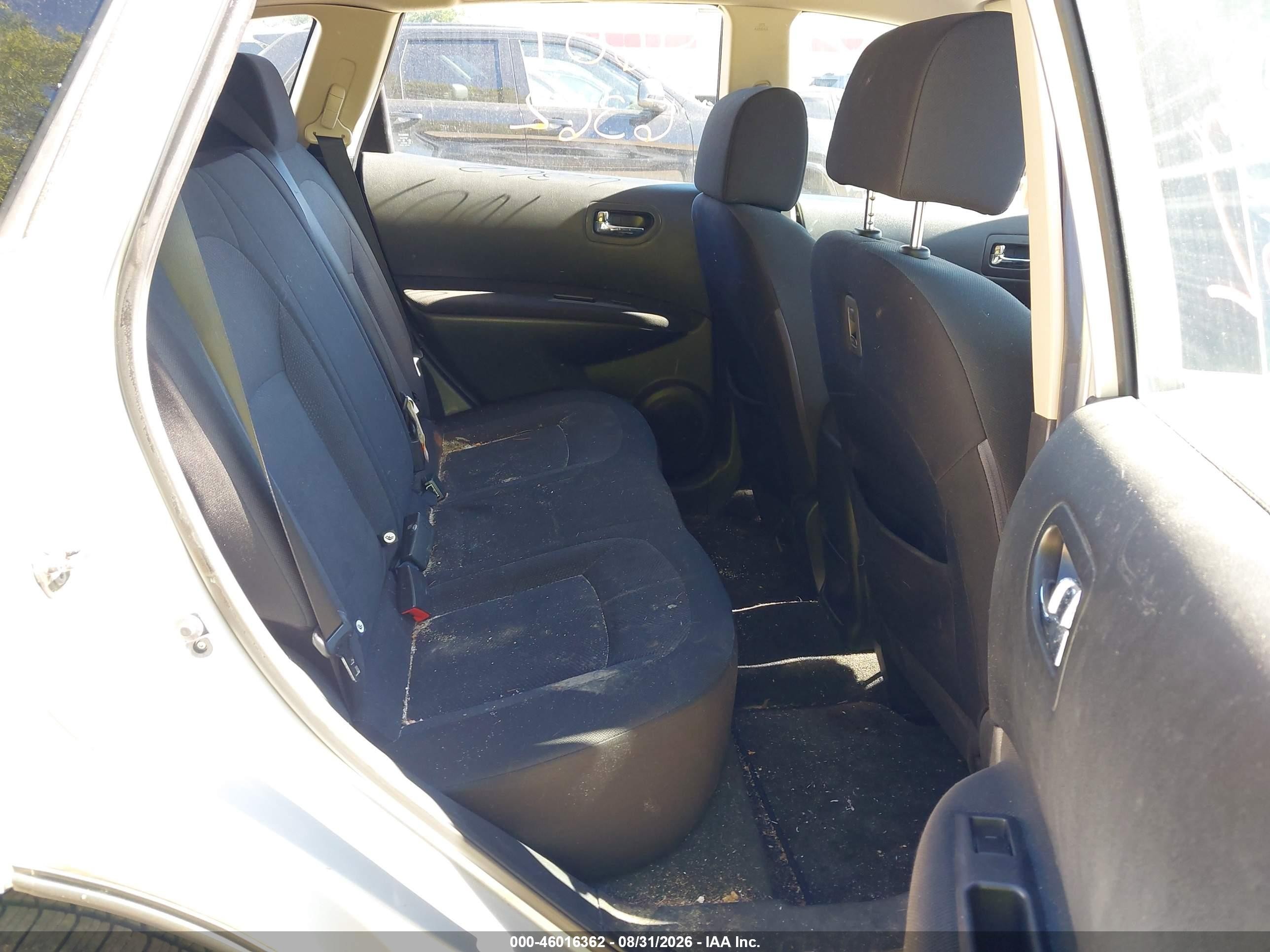 2015 Nissan Rogue Select S Silver vin: JN8AS5MV4FW758077