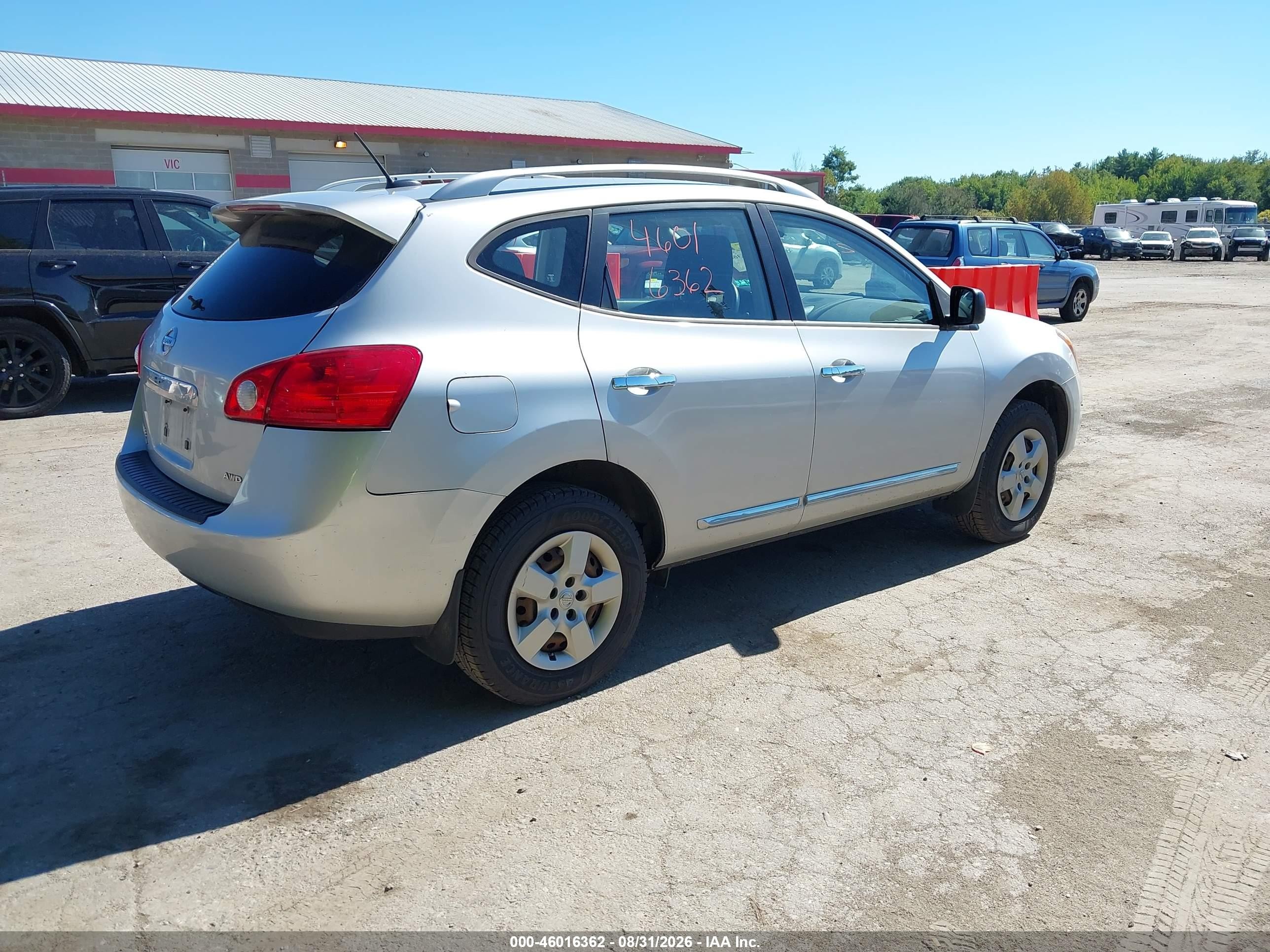 2015 Nissan Rogue Select S Silver vin: JN8AS5MV4FW758077