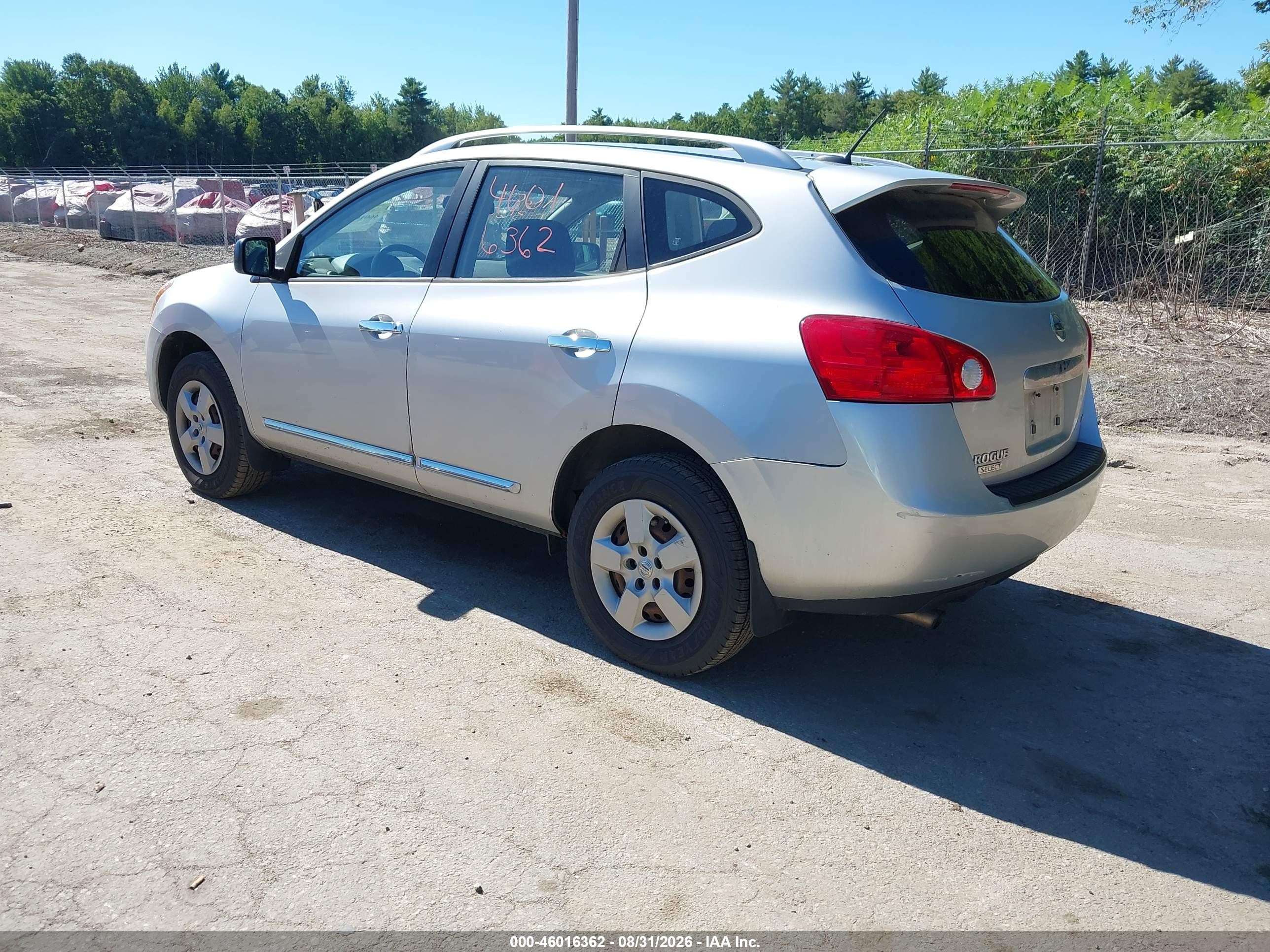 2015 Nissan Rogue Select S Silver vin: JN8AS5MV4FW758077