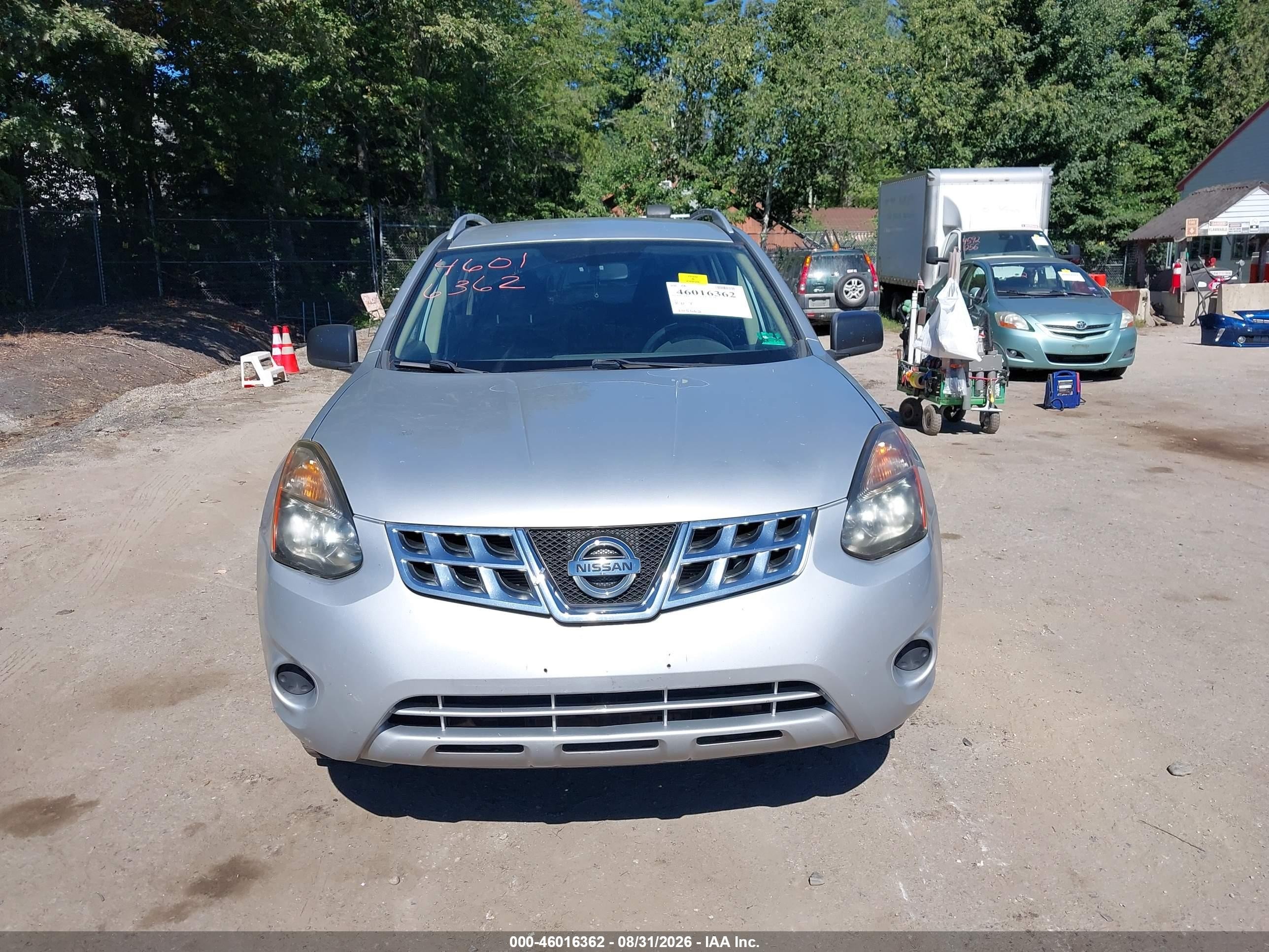 2015 Nissan Rogue Select S Silver vin: JN8AS5MV4FW758077