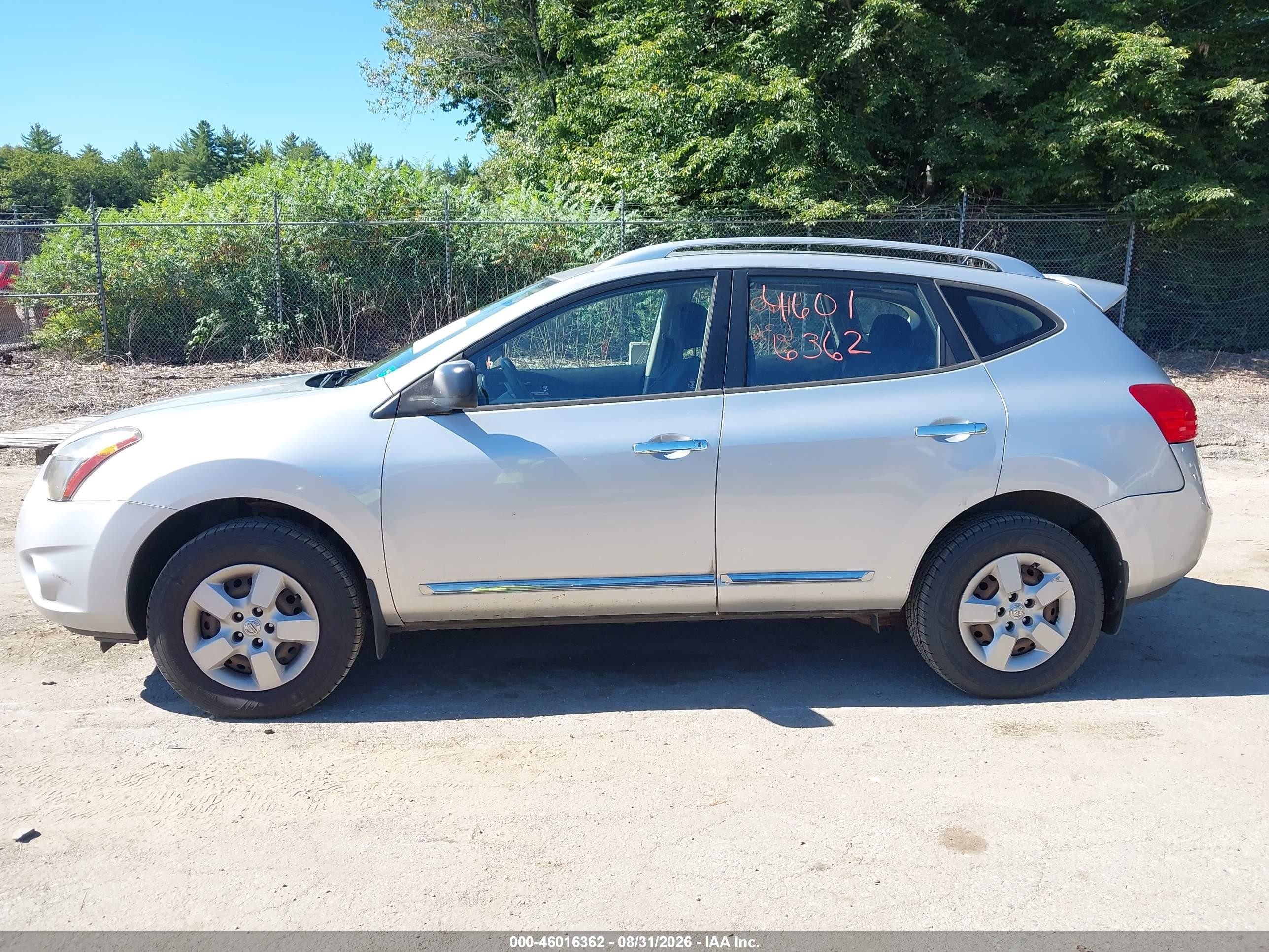2015 Nissan Rogue Select S Silver vin: JN8AS5MV4FW758077