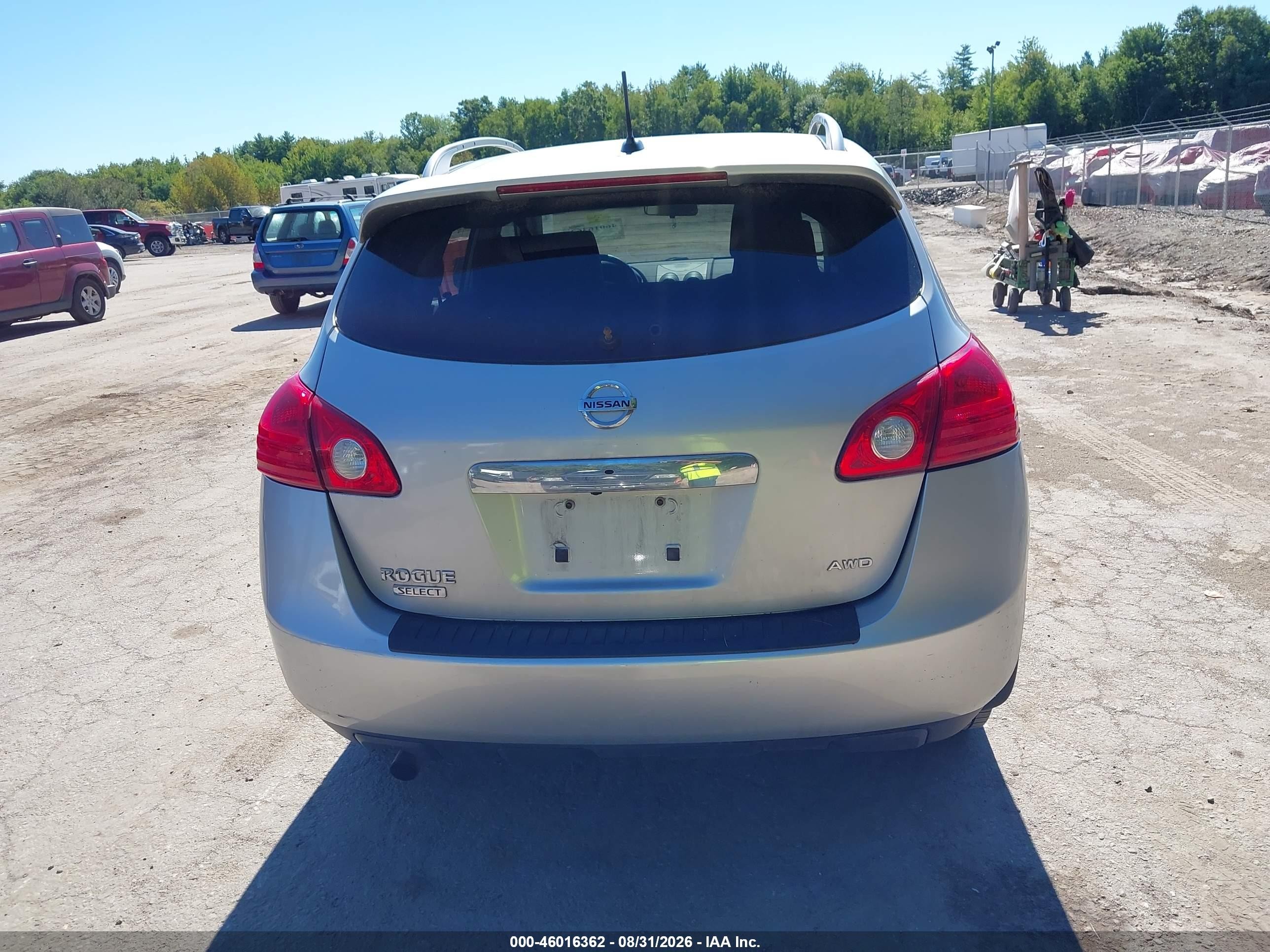 2015 Nissan Rogue Select S Silver vin: JN8AS5MV4FW758077