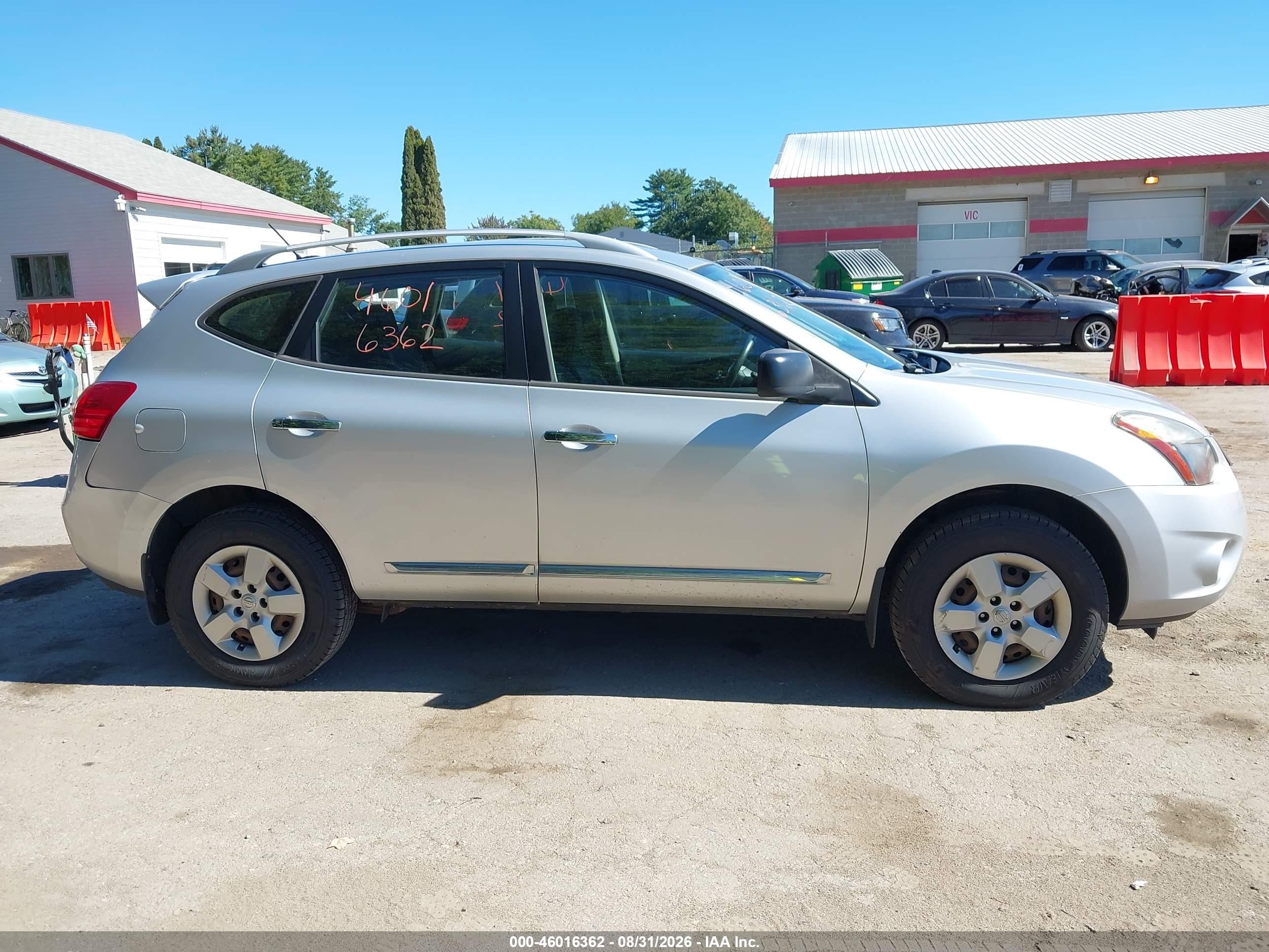 2015 Nissan Rogue Select S Silver vin: JN8AS5MV4FW758077