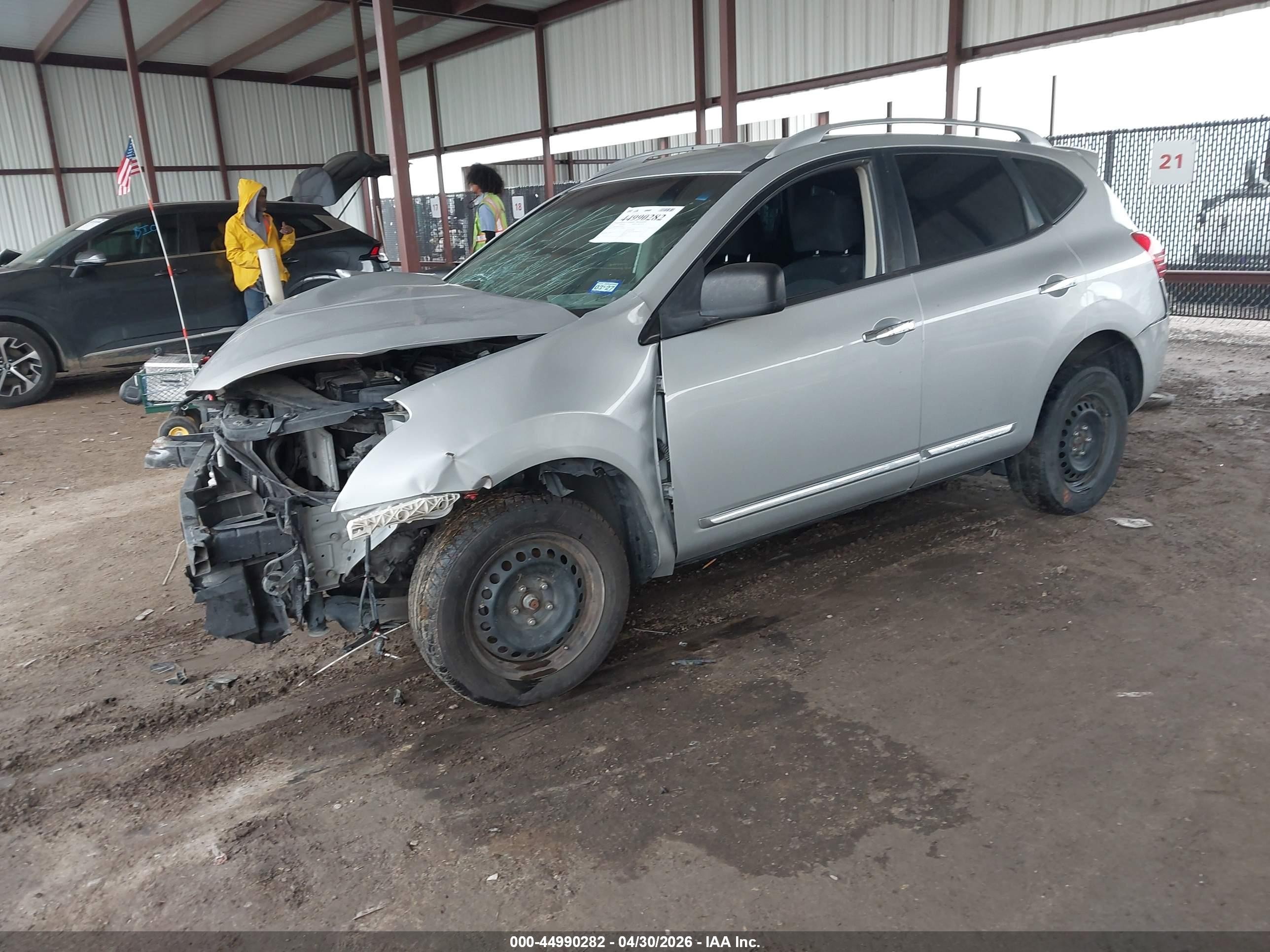 2015 Nissan Rogue Select S Silver vin: JN8AS5MV4FW759388