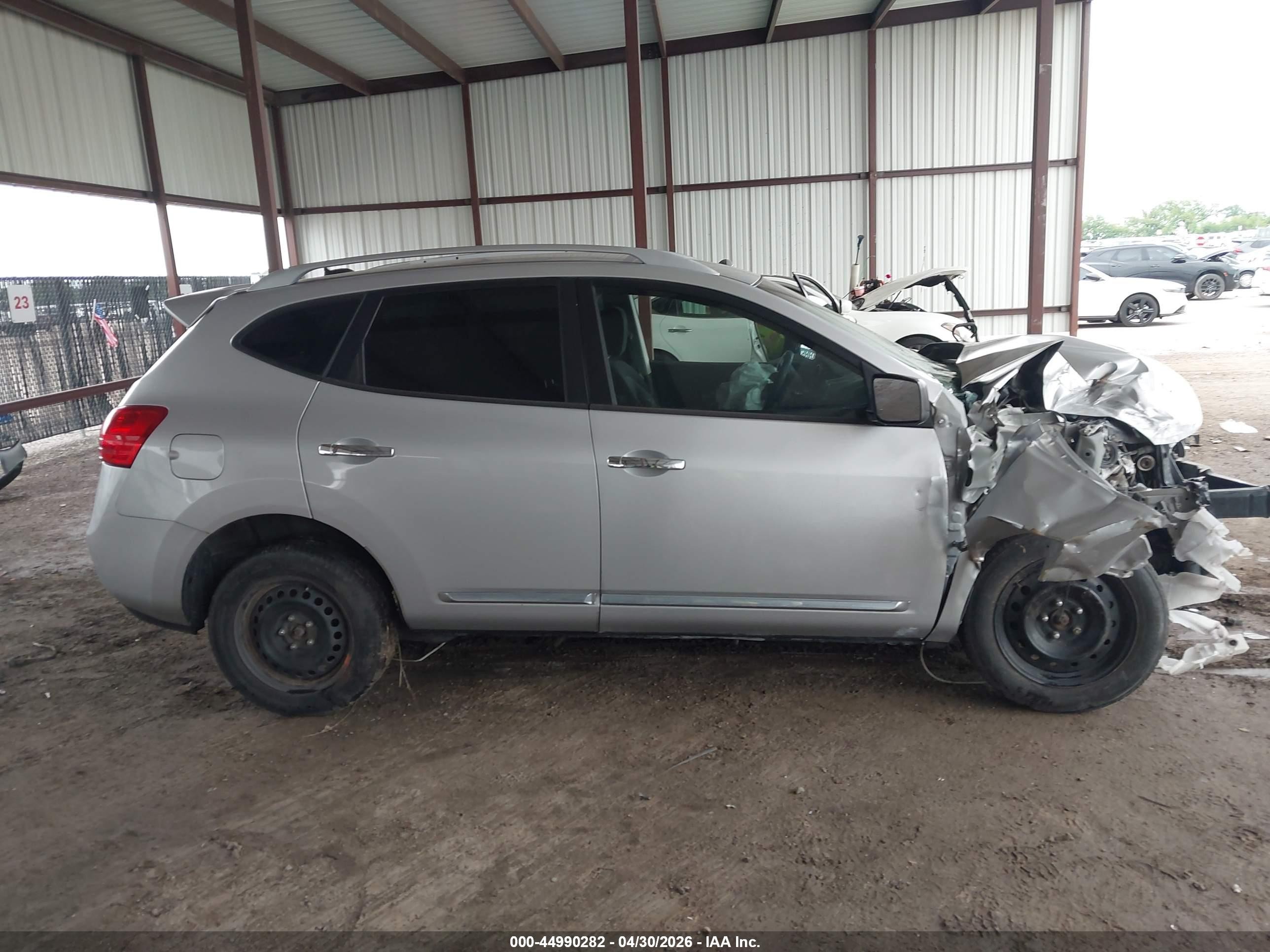 2015 Nissan Rogue Select S Silver vin: JN8AS5MV4FW759388