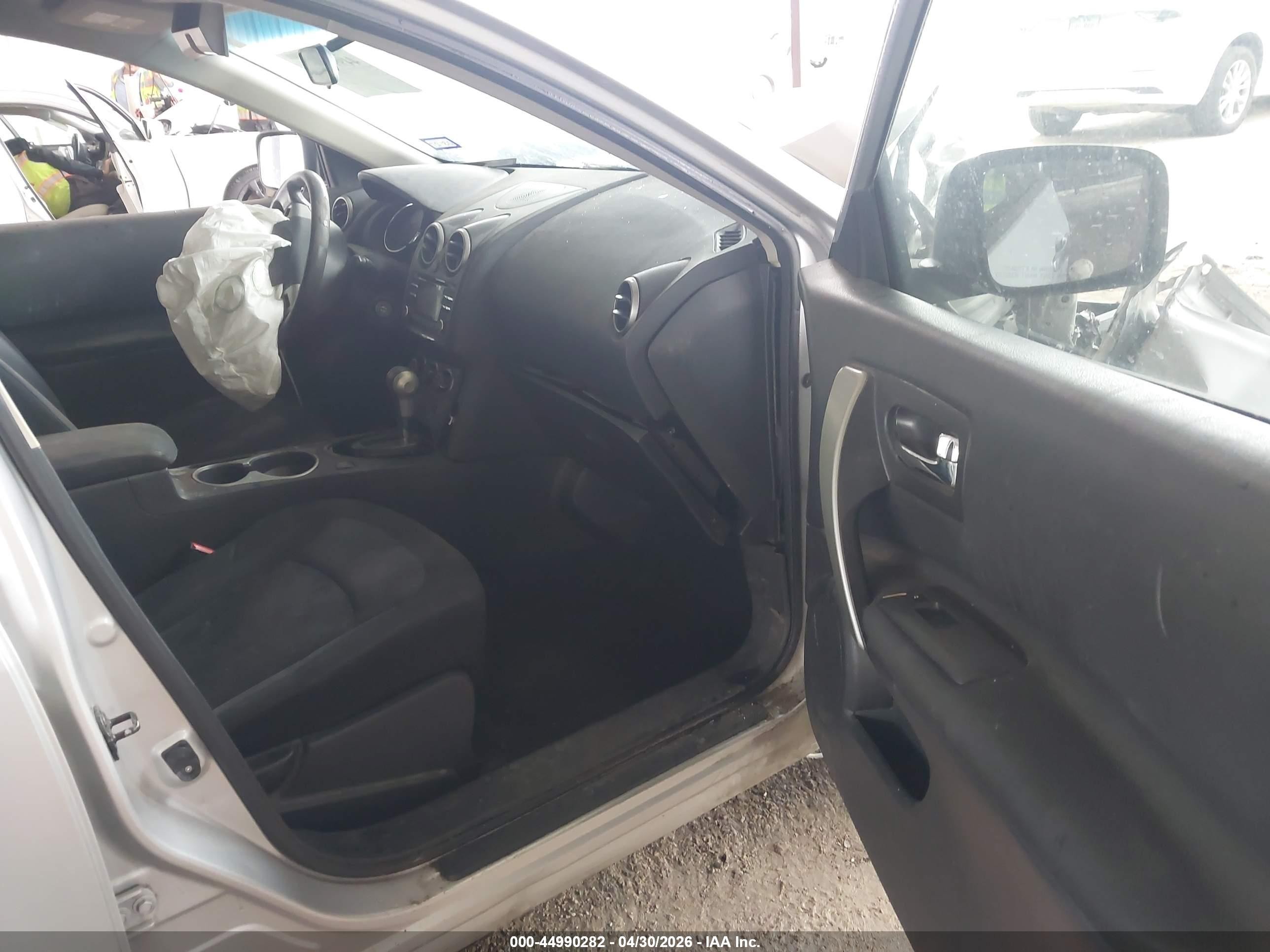 2015 Nissan Rogue Select S Silver vin: JN8AS5MV4FW759388