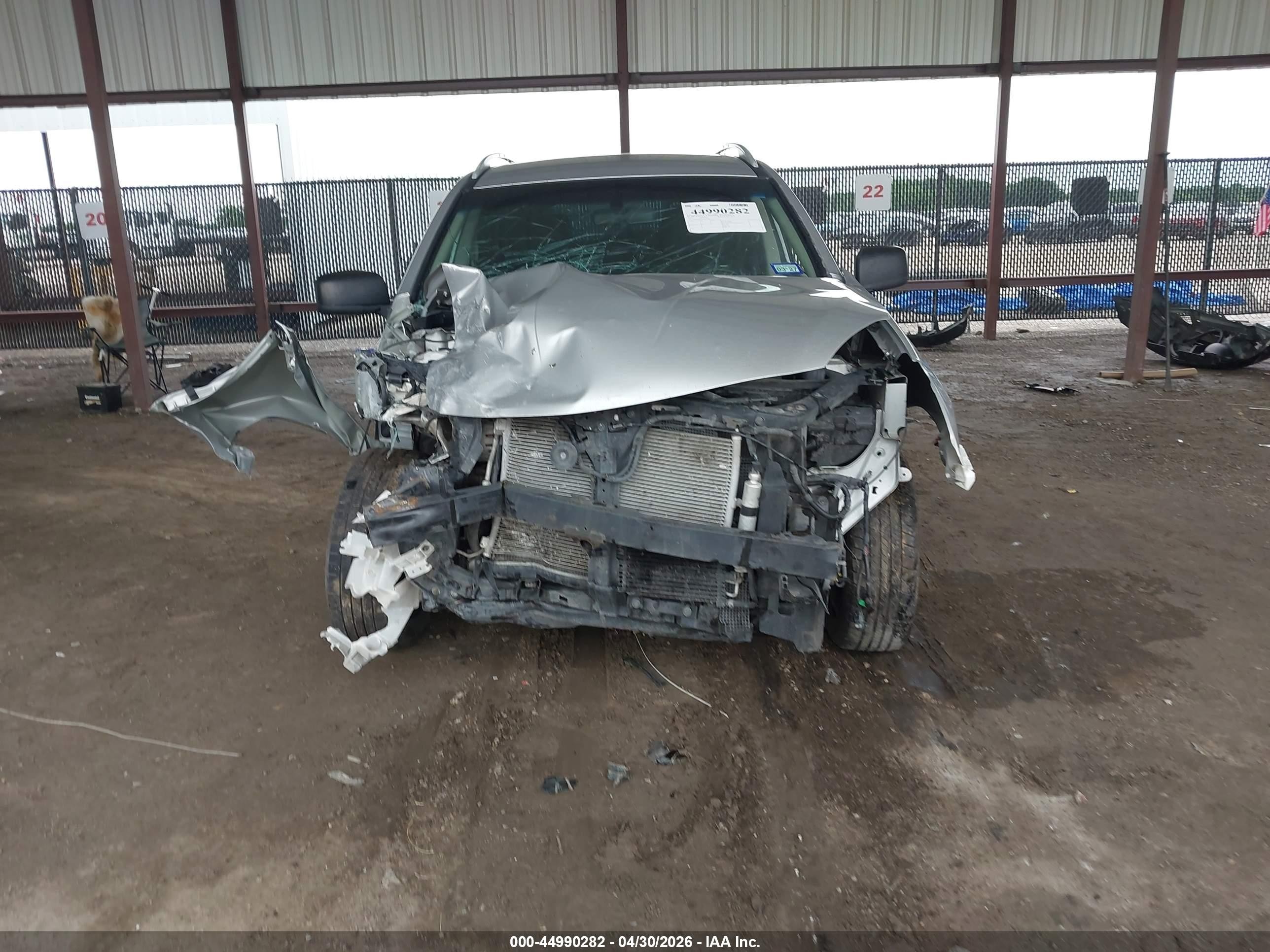 2015 Nissan Rogue Select S Silver vin: JN8AS5MV4FW759388