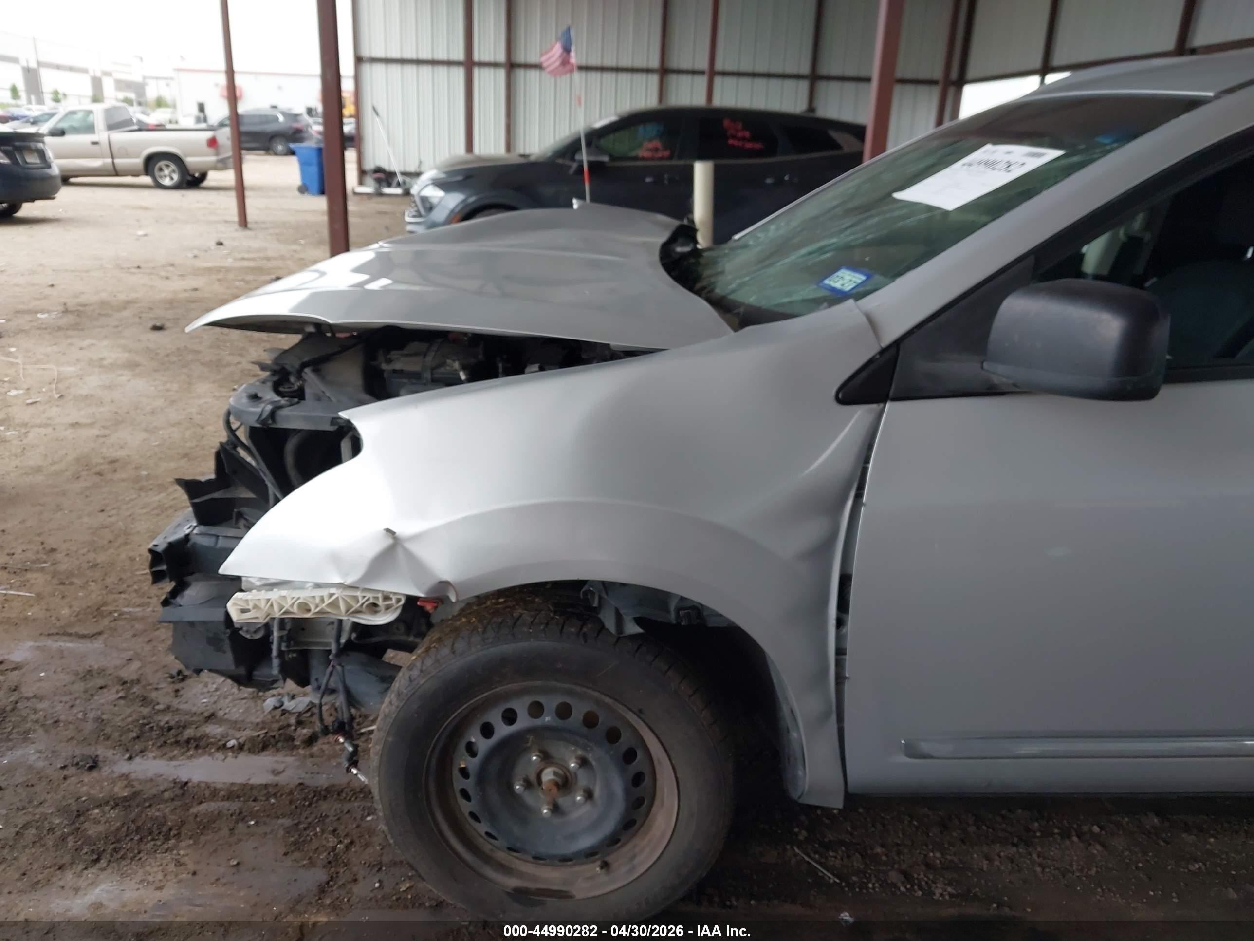 2015 Nissan Rogue Select S Silver vin: JN8AS5MV4FW759388
