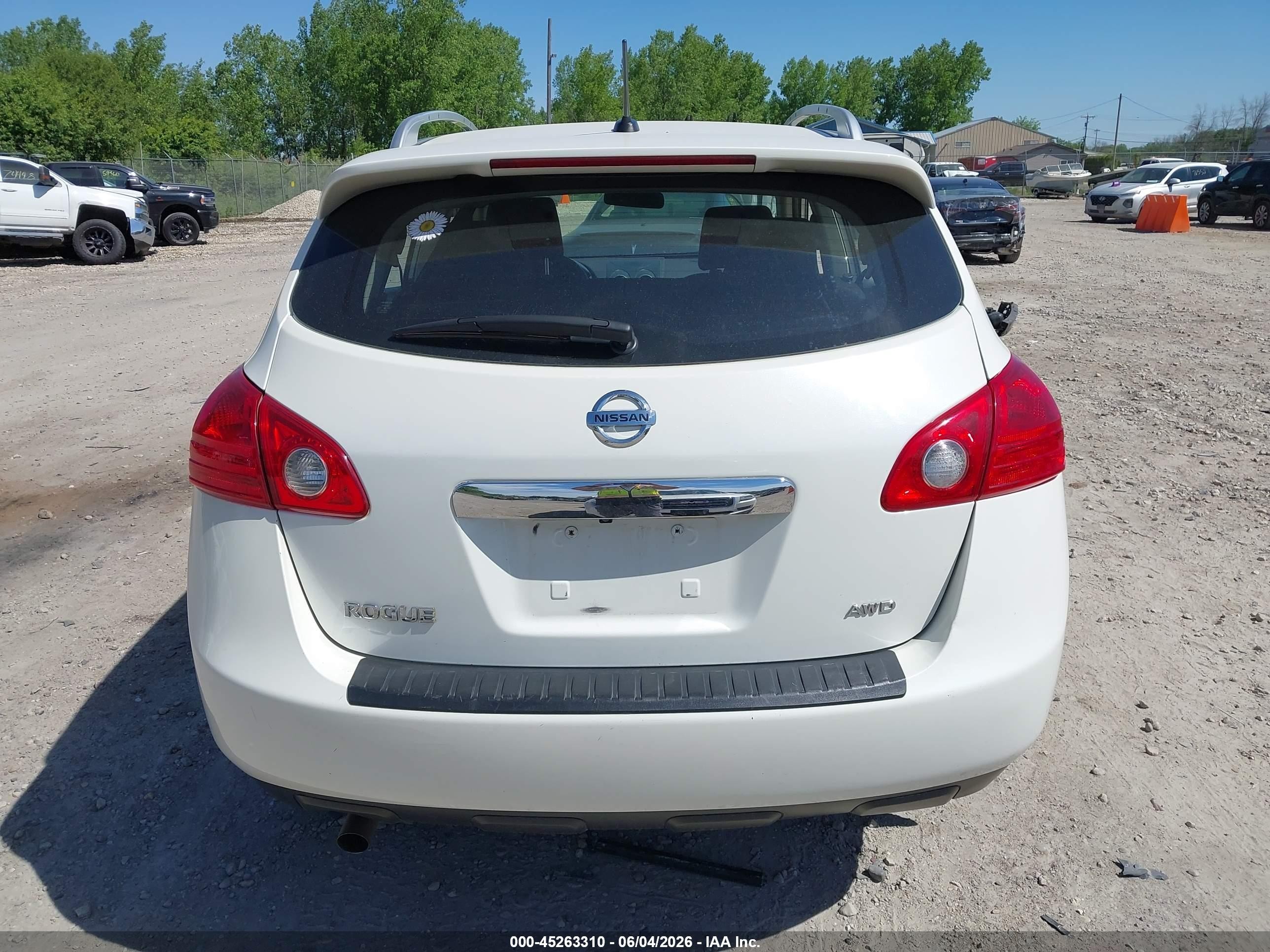 2015 Nissan Rogue Select S Белый vin: JN8AS5MV4FW767832