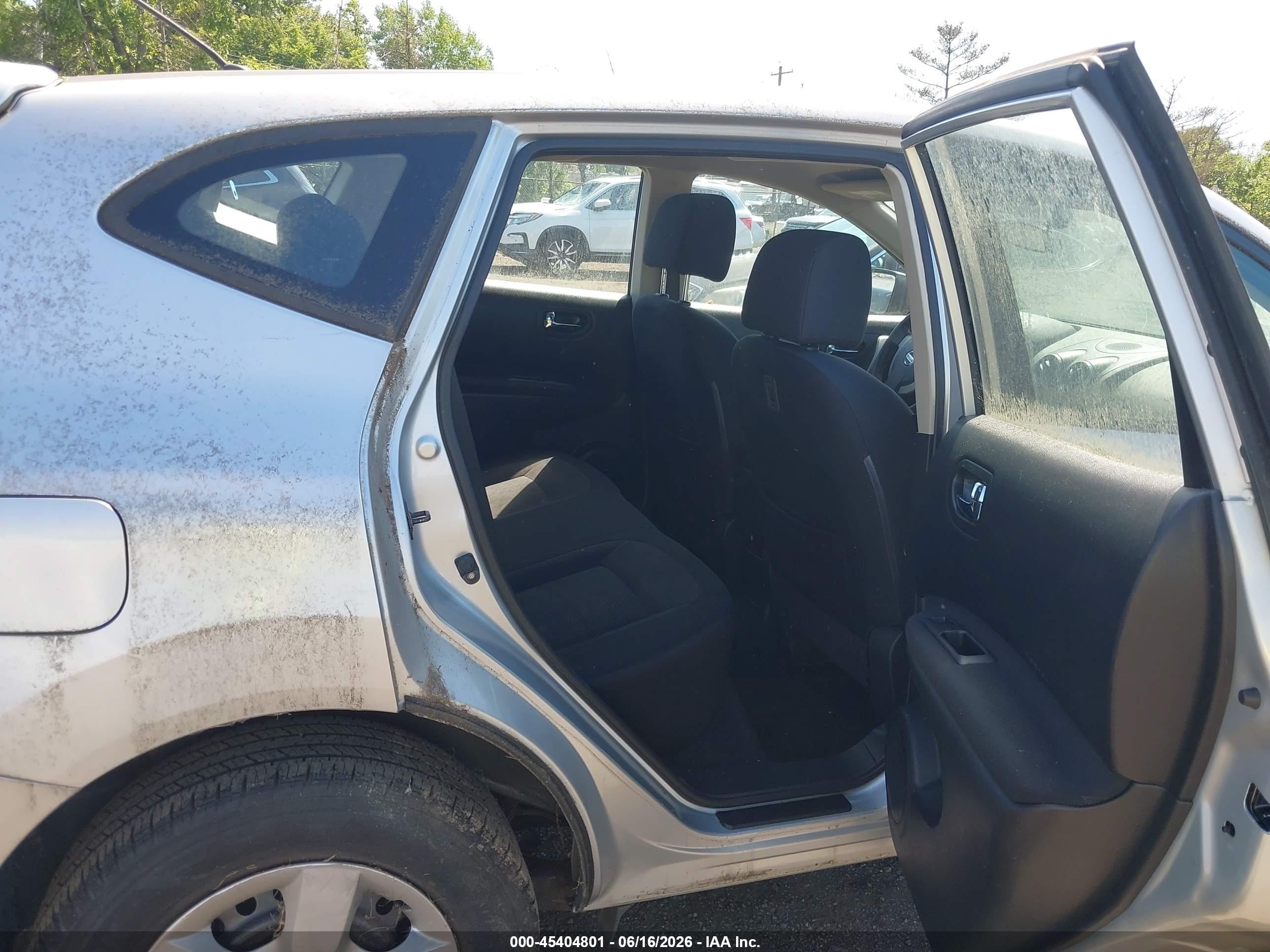 2011 Nissan Rogue S Silver vin: JN8AS5MV5BW666552