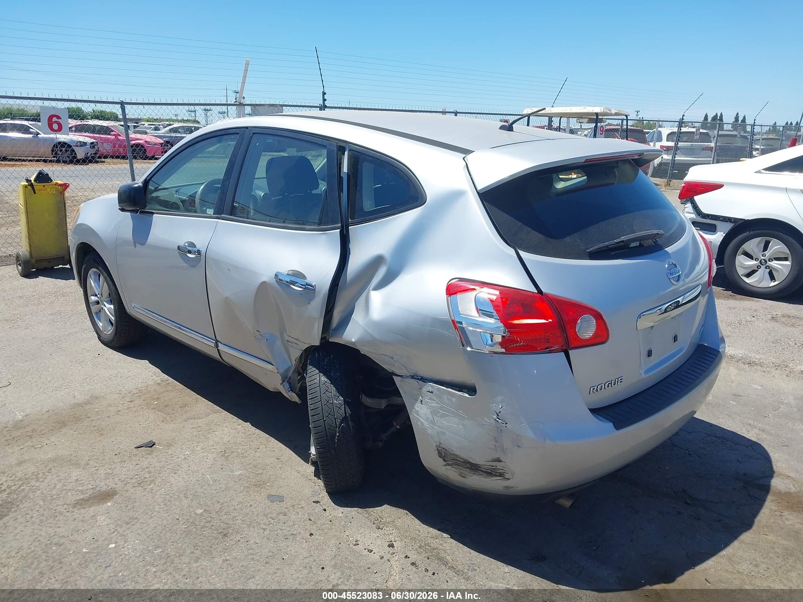 2011 Nissan Rogue S Silver vin: JN8AS5MV5BW682010