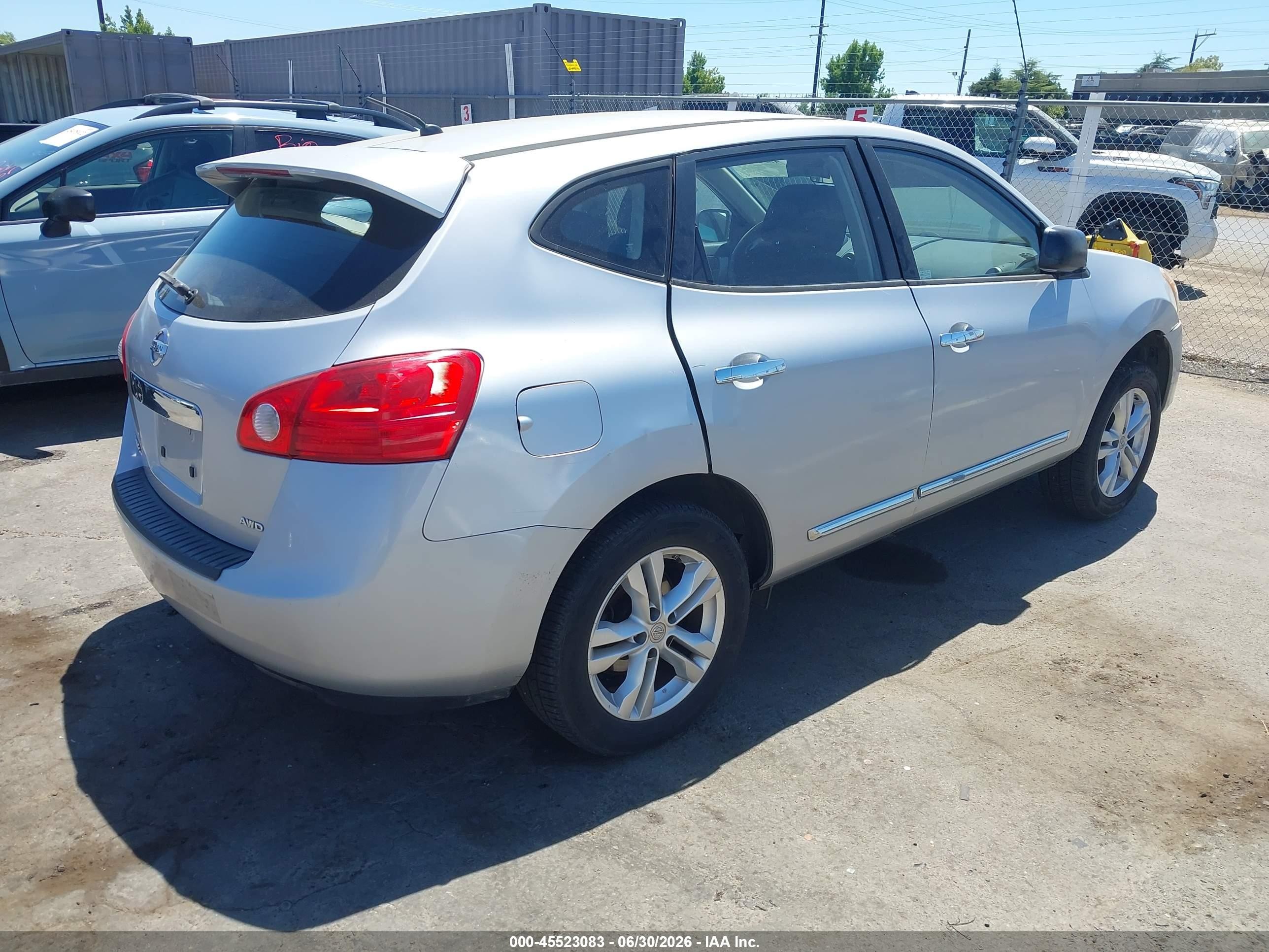 2011 Nissan Rogue S Silver vin: JN8AS5MV5BW682010