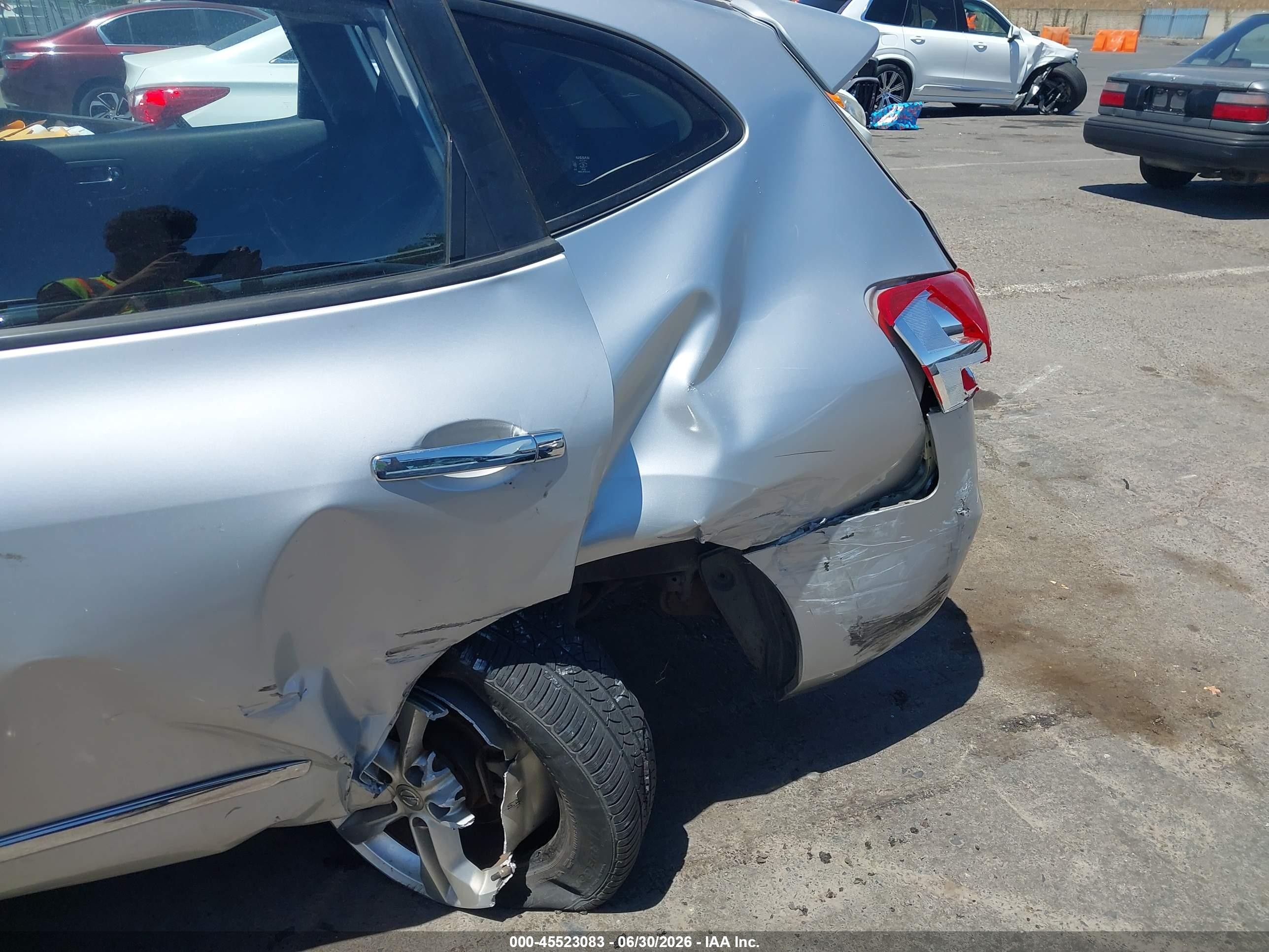 2011 Nissan Rogue S Silver vin: JN8AS5MV5BW682010