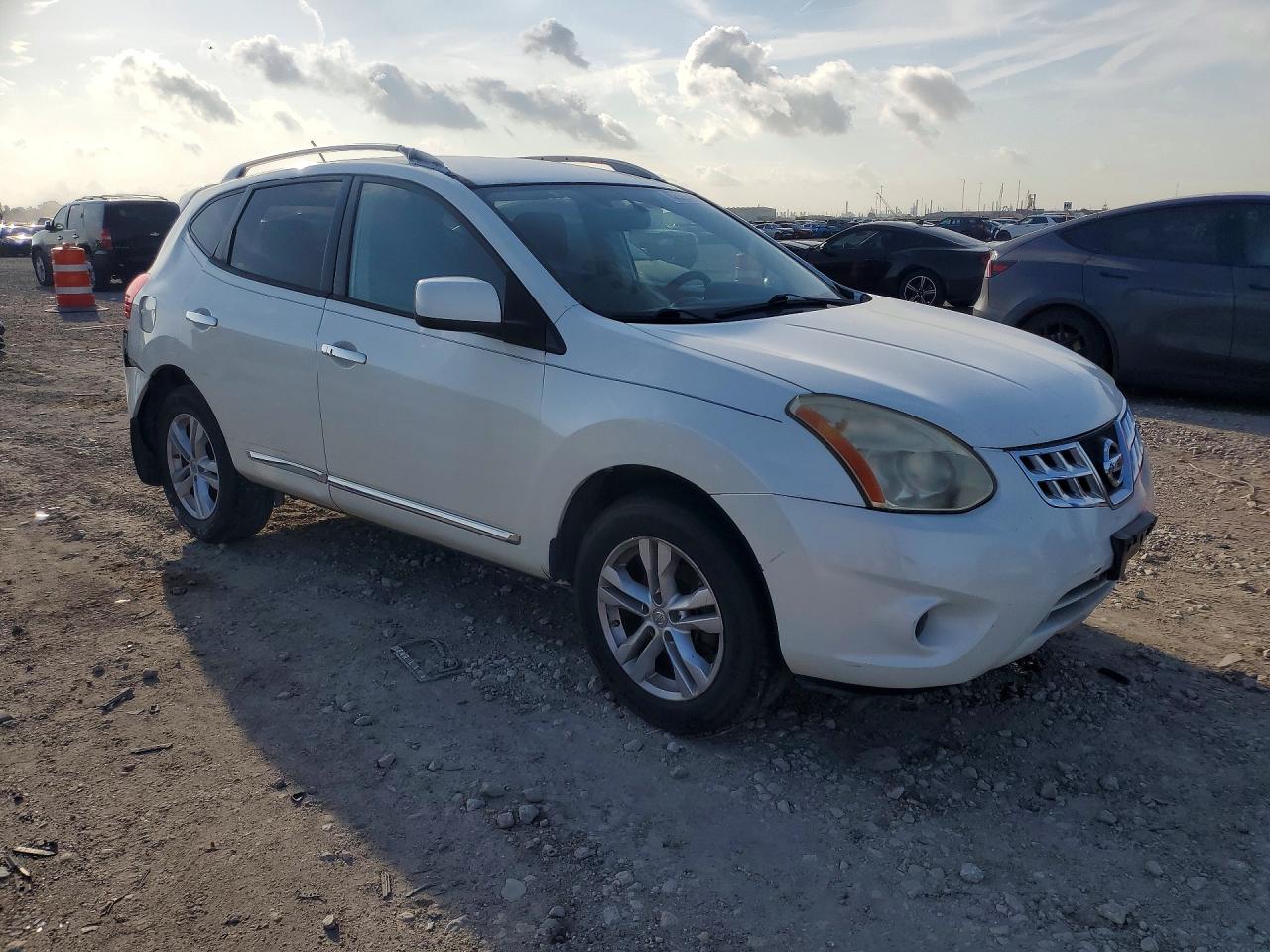 2013 Nissan Rogue S White vin: JN8AS5MV5DW624434