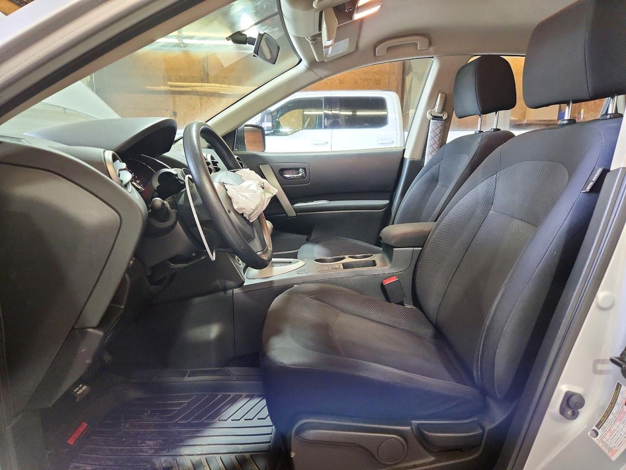 2013 Nissan Rogue S Silver vin: JN8AS5MV5DW641623