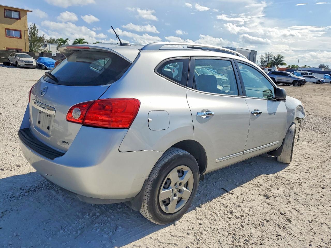 2015 Nissan Rogue Select S Silver vin: JN8AS5MV5FW253469