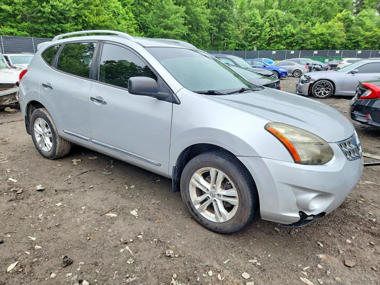 2015 Nissan Rogue Select S Серебряный vin: JN8AS5MV5FW768777