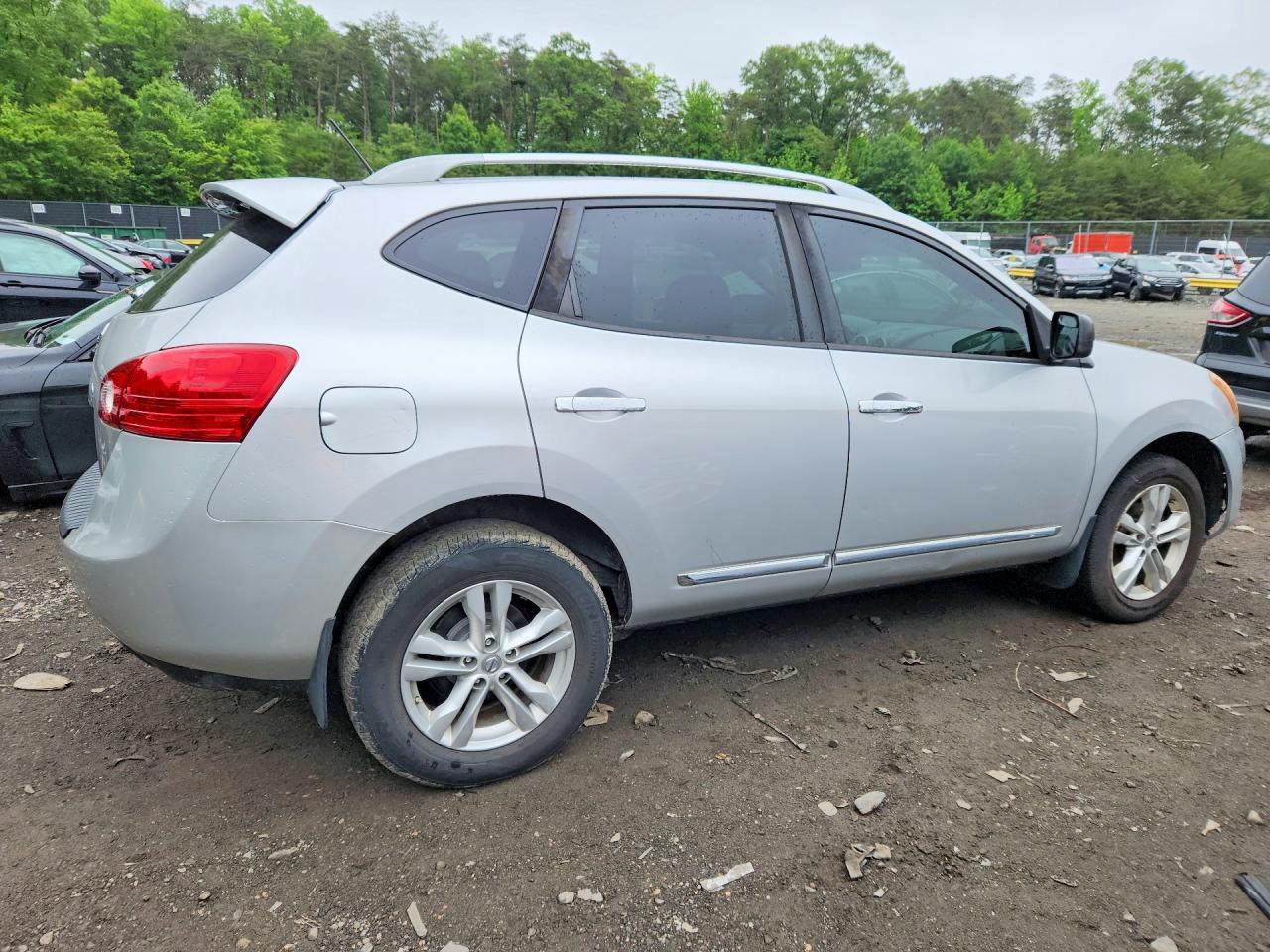 2015 Nissan Rogue Select S Серебряный vin: JN8AS5MV5FW768777