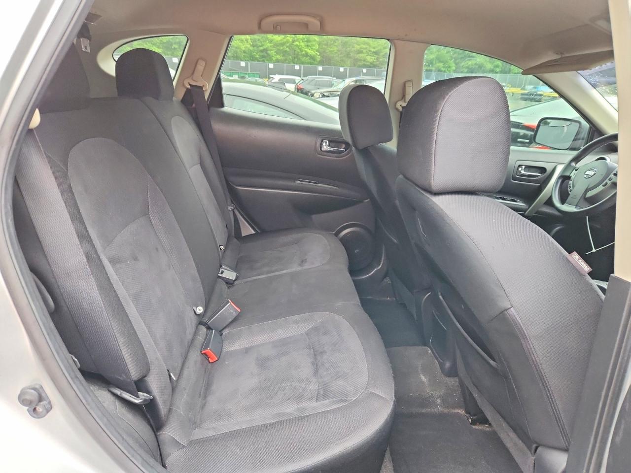 2015 Nissan Rogue Select S Серебряный vin: JN8AS5MV5FW768777