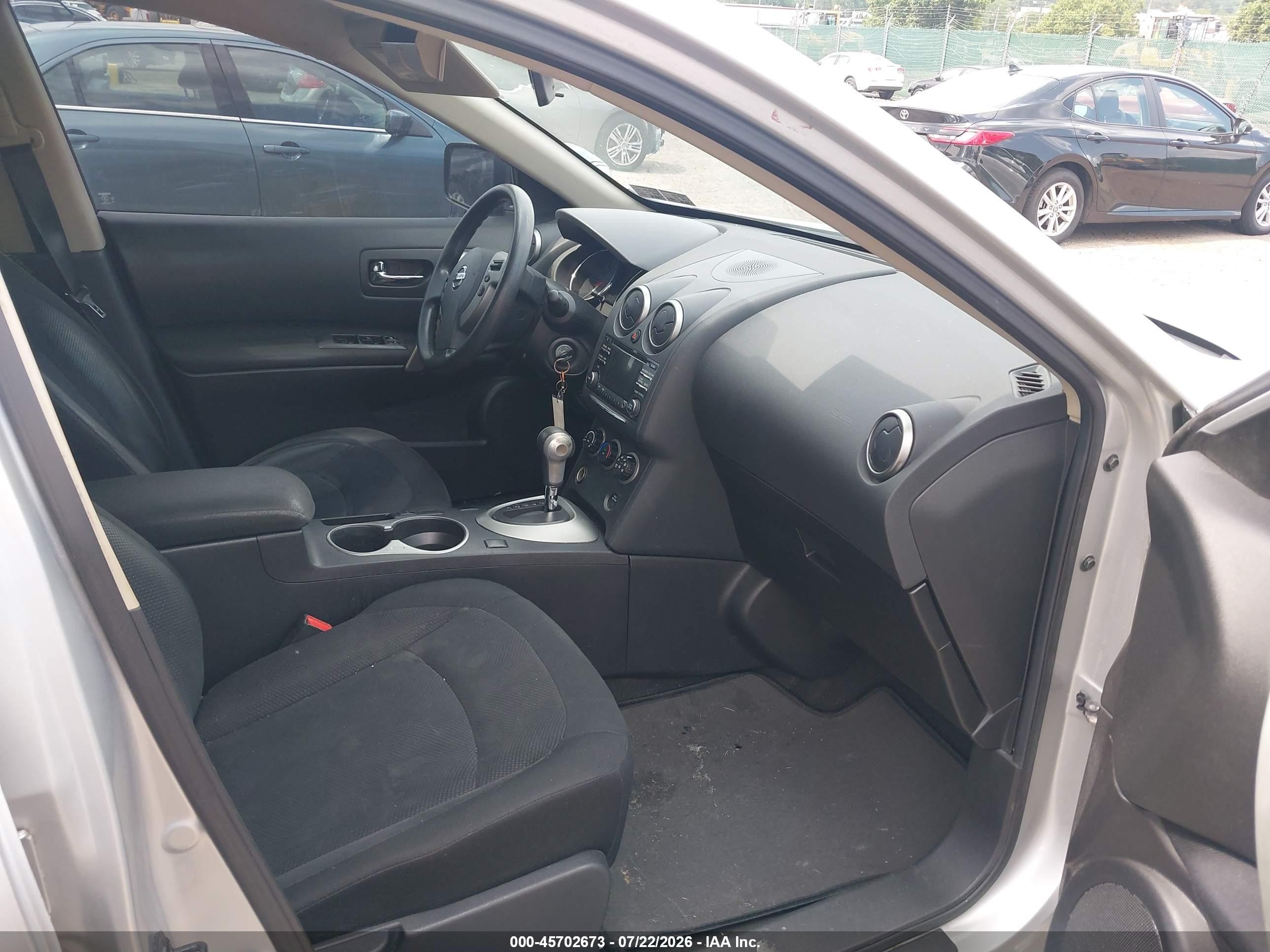 2015 Nissan Rogue Select S Серебряный vin: JN8AS5MV5FW770965