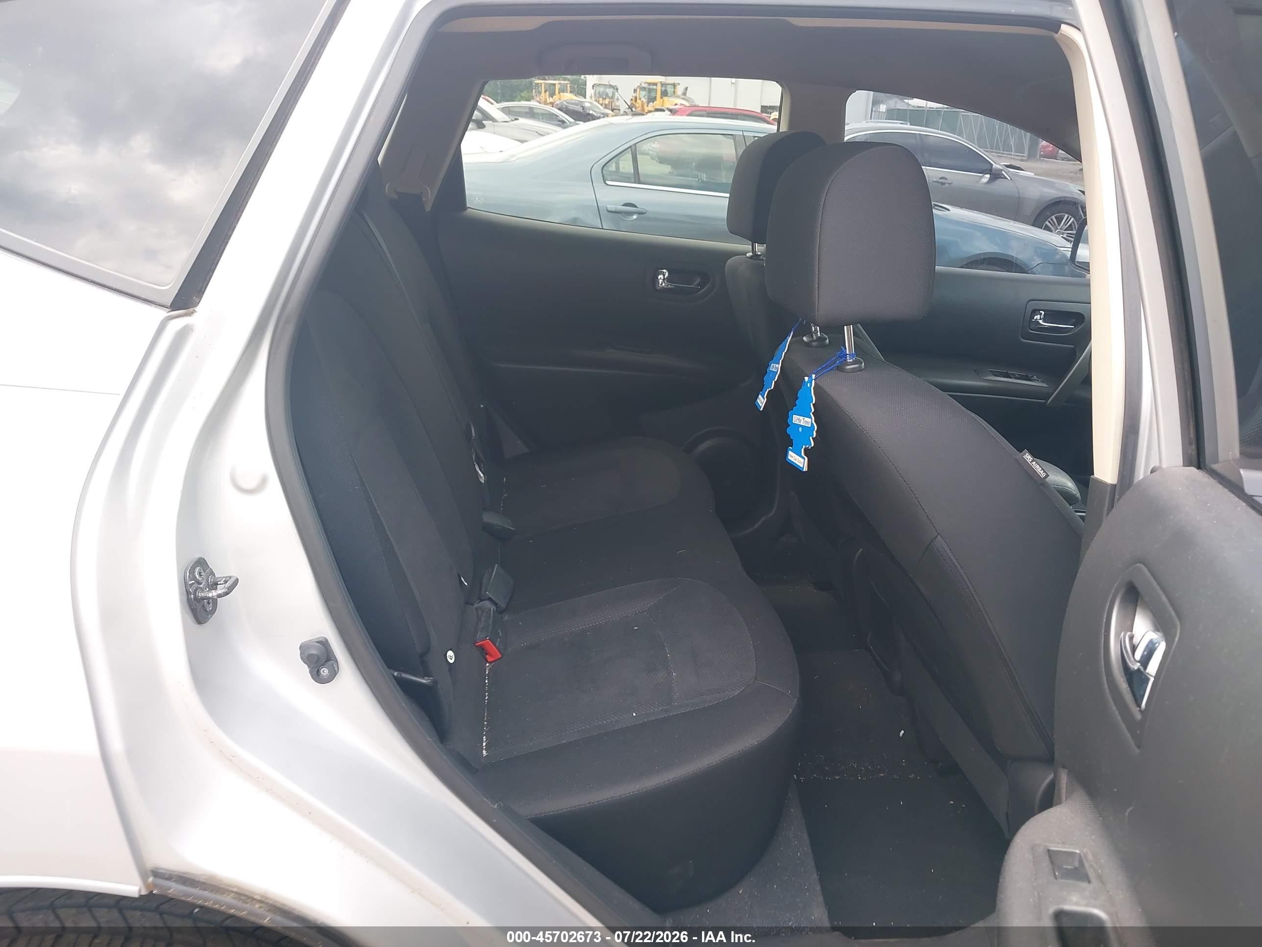 2015 Nissan Rogue Select S Серебряный vin: JN8AS5MV5FW770965