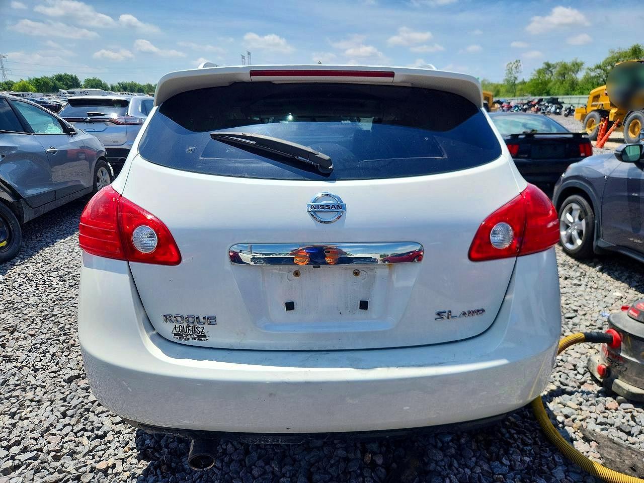 2011 Nissan Rogue S/sv/krom White vin: JN8AS5MV6BW302172