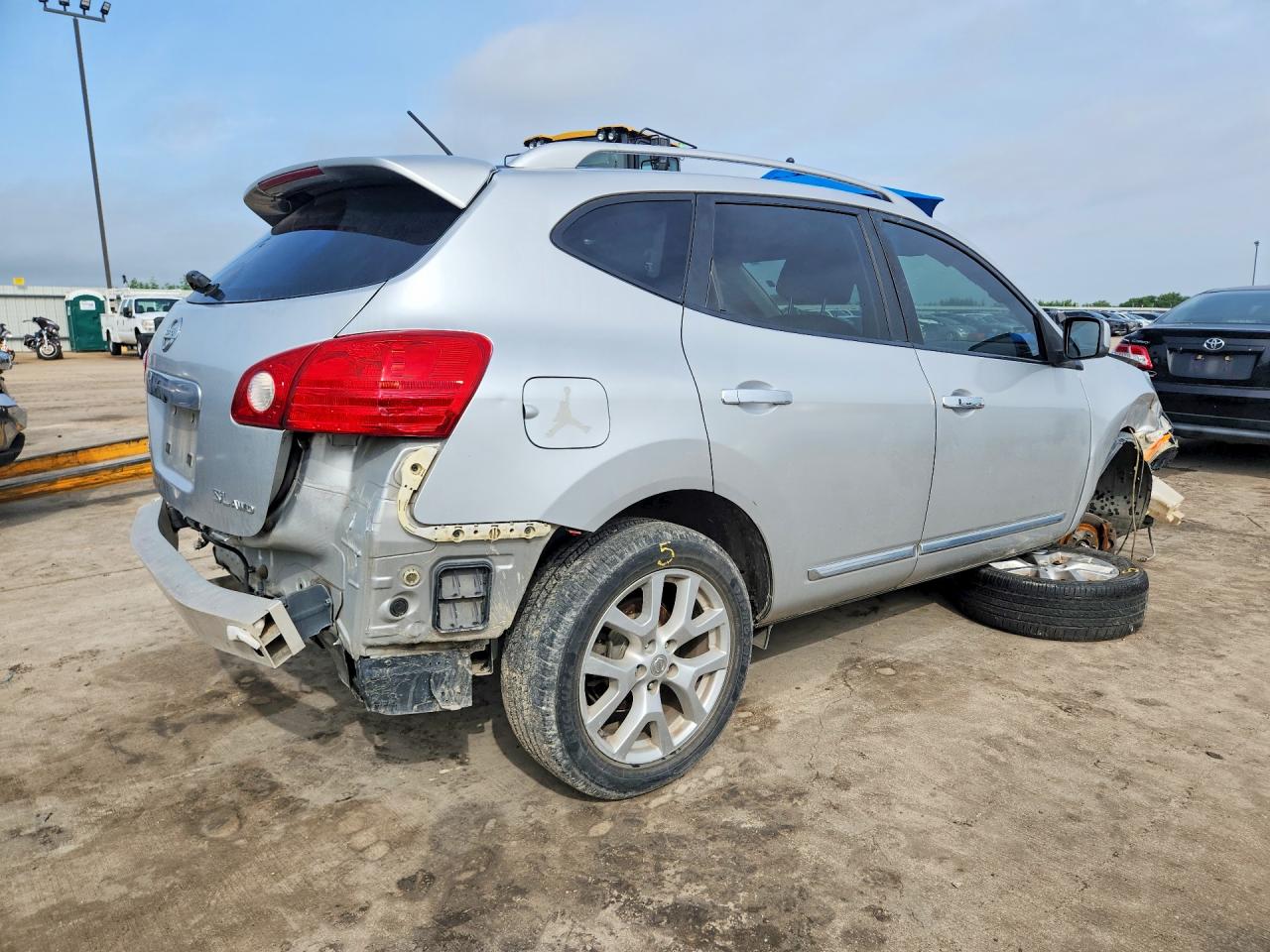 2011 Nissan Rogue S/sv/krom Серебряный vin: JN8AS5MV6BW688074