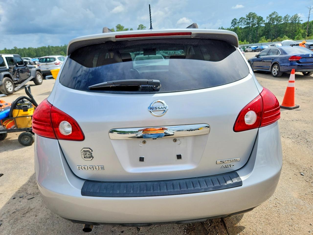 2013 Nissan Rogue S Silver vin: JN8AS5MV6DW622546