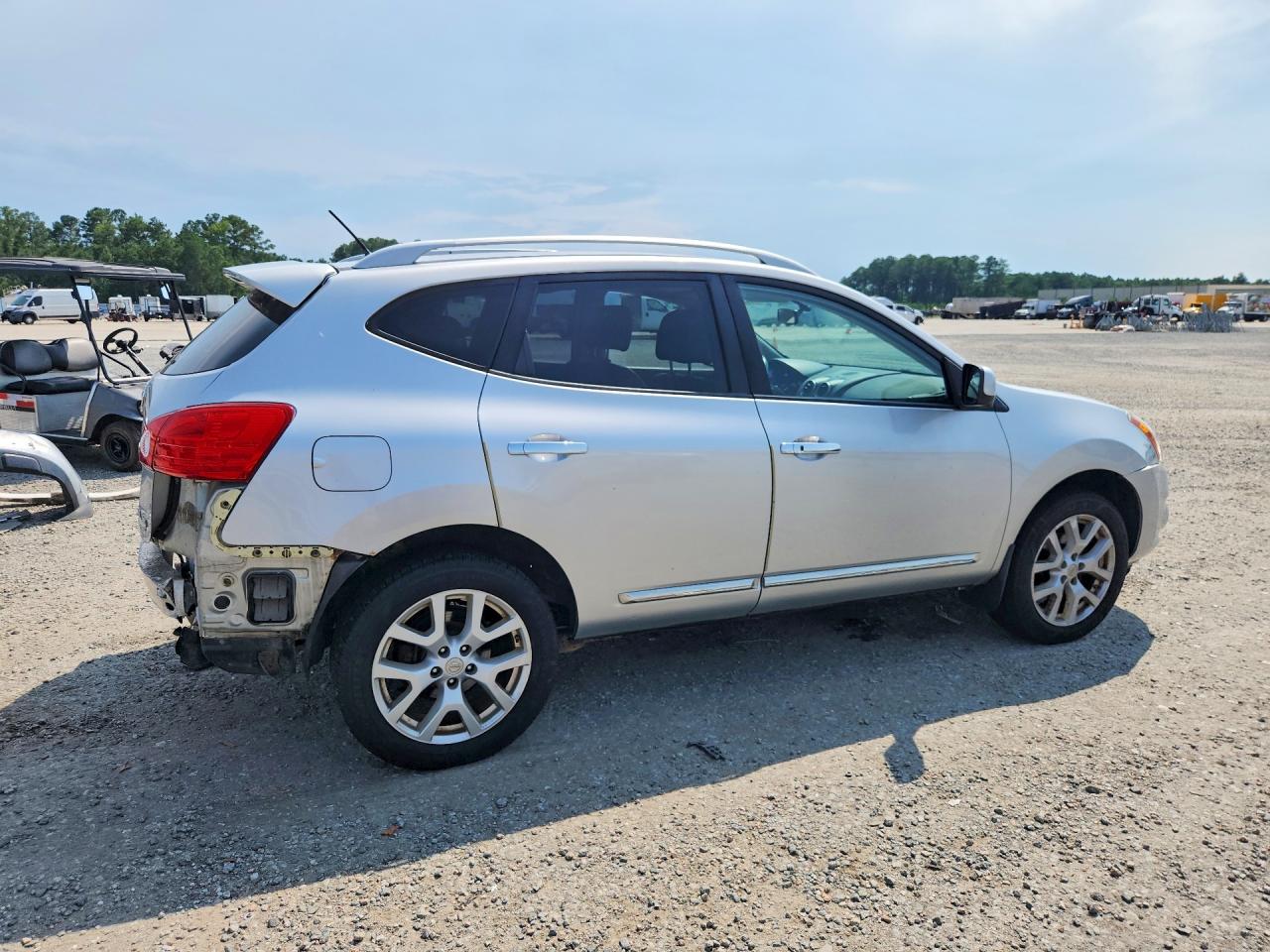 2013 Nissan Rogue S Silver vin: JN8AS5MV6DW625172