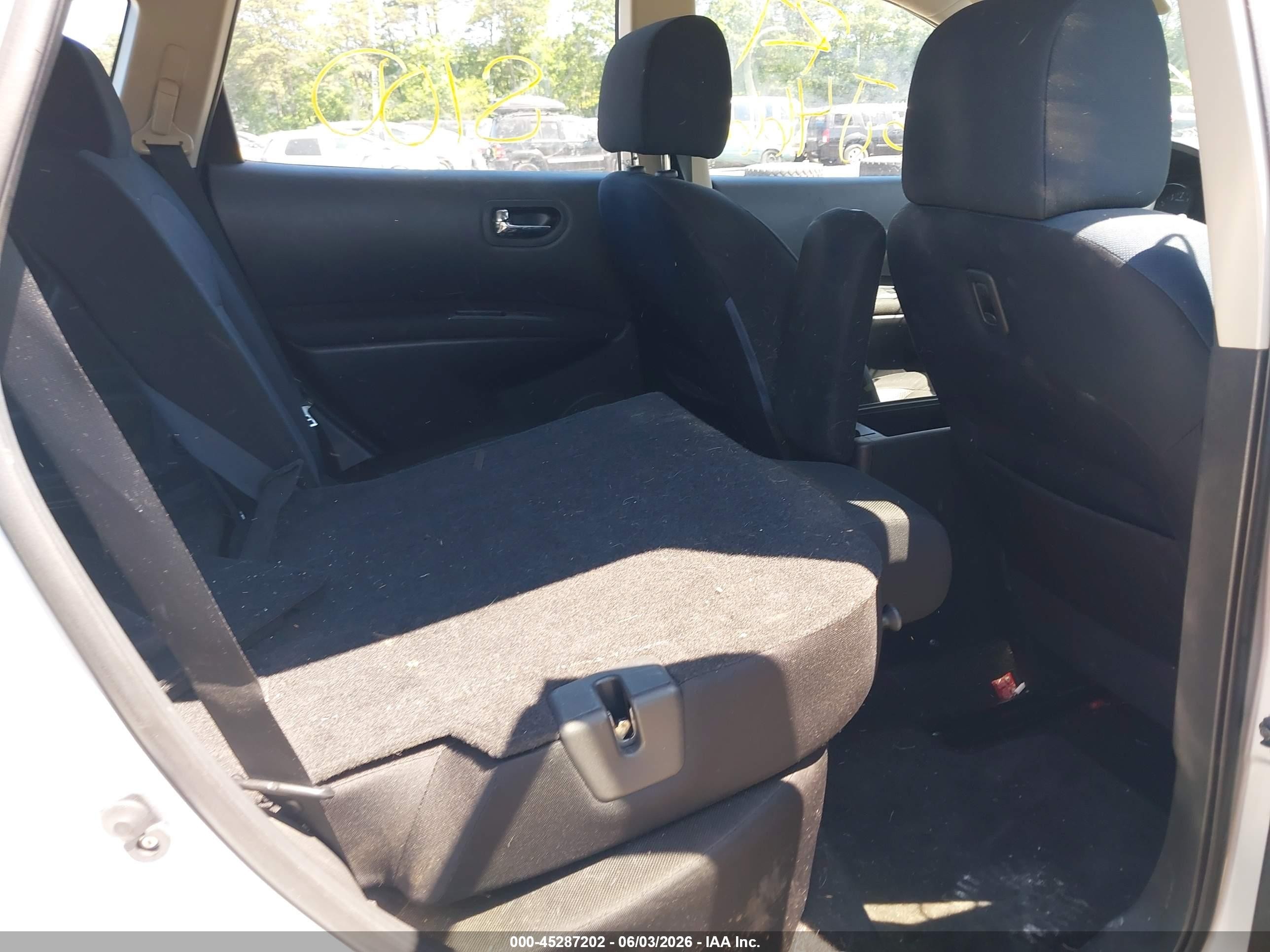 2013 Nissan Rogue S Silver vin: JN8AS5MV6DW642392