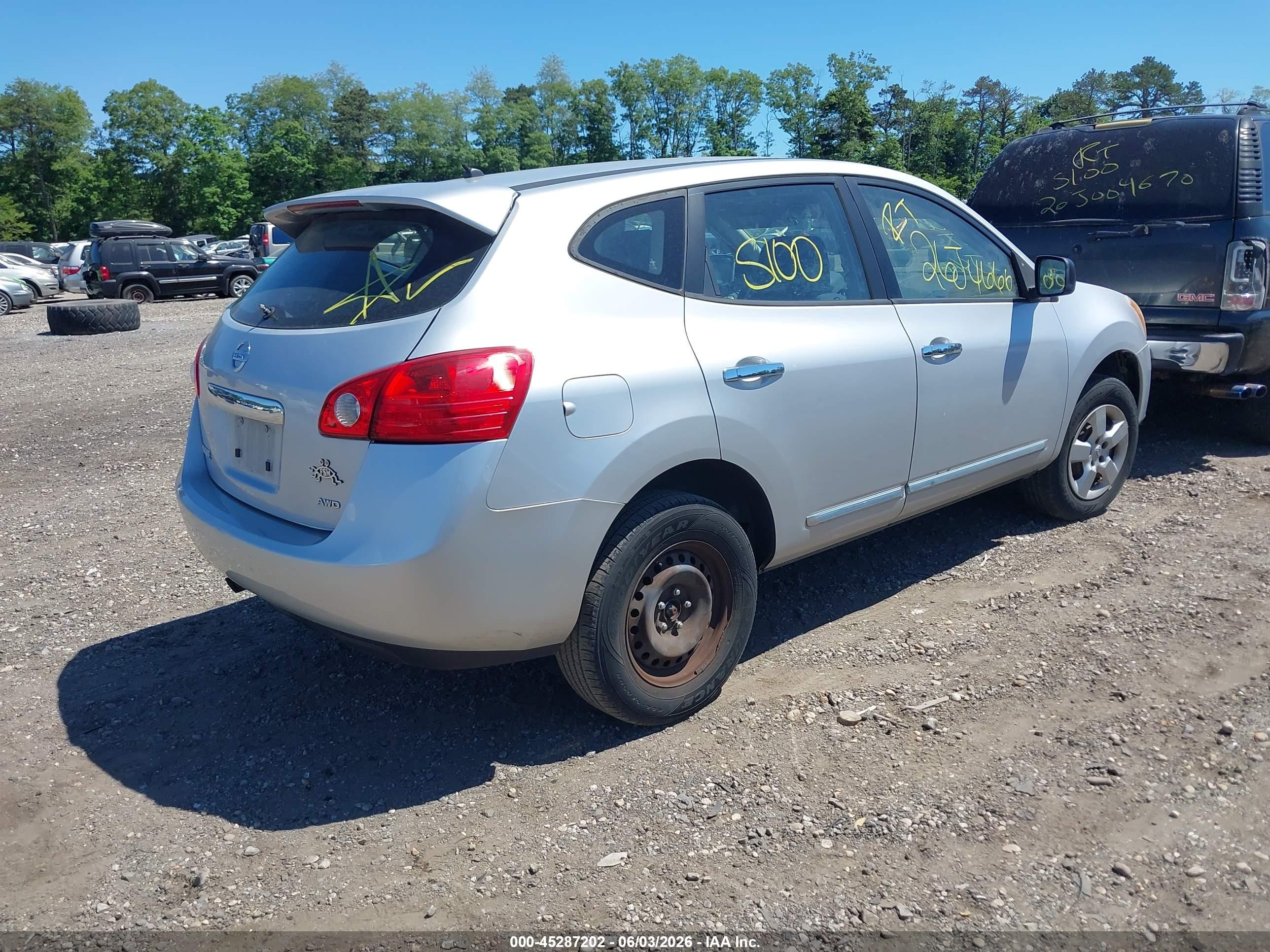 2013 Nissan Rogue S Silver vin: JN8AS5MV6DW642392