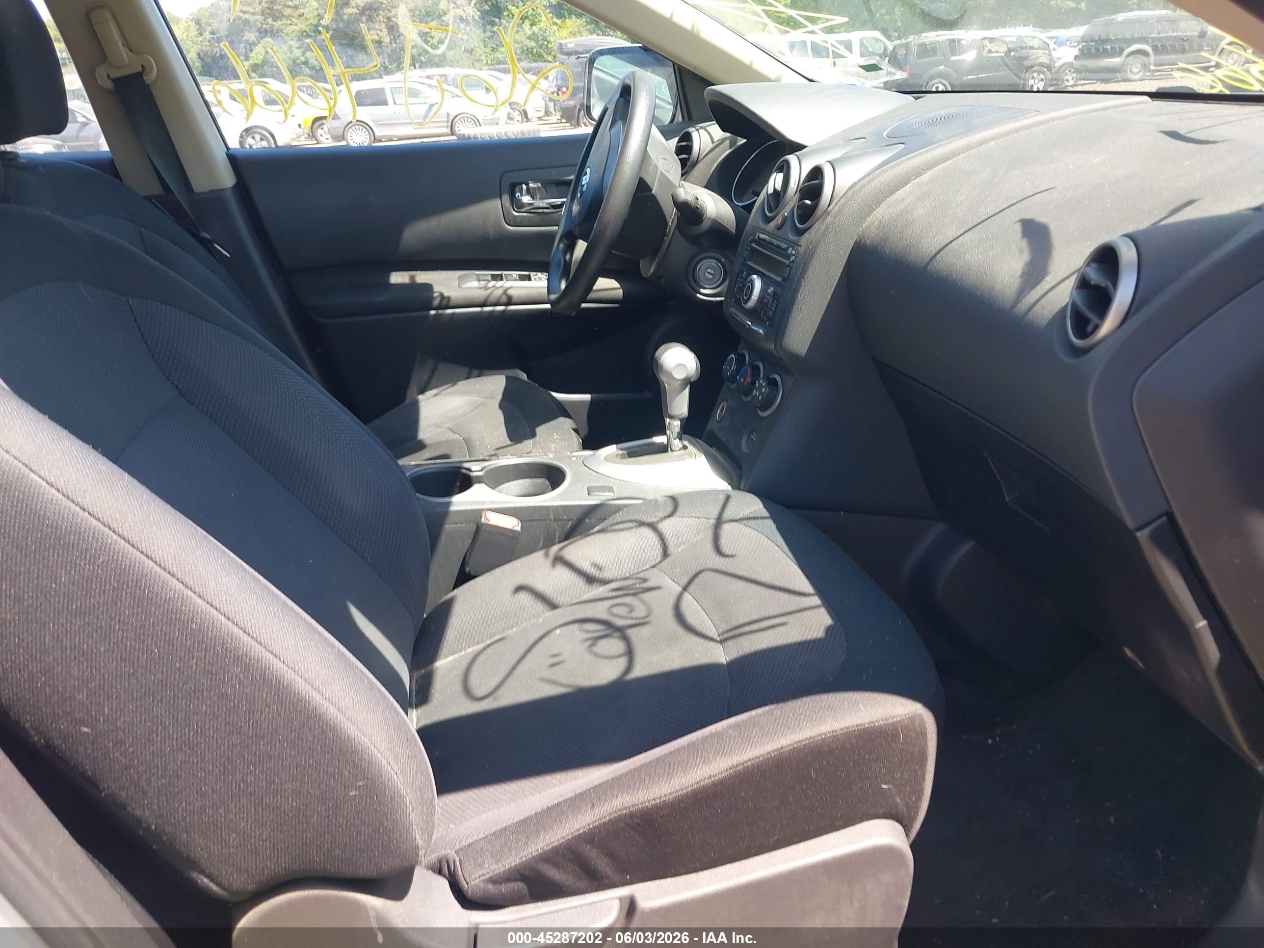 2013 Nissan Rogue S Silver vin: JN8AS5MV6DW642392
