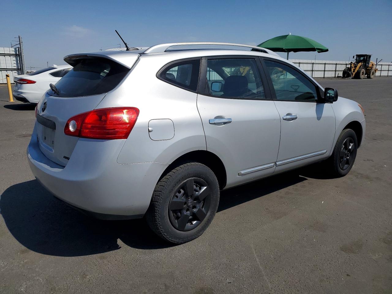 2015 Nissan Rogue Select S Silver vin: JN8AS5MV6FW758727