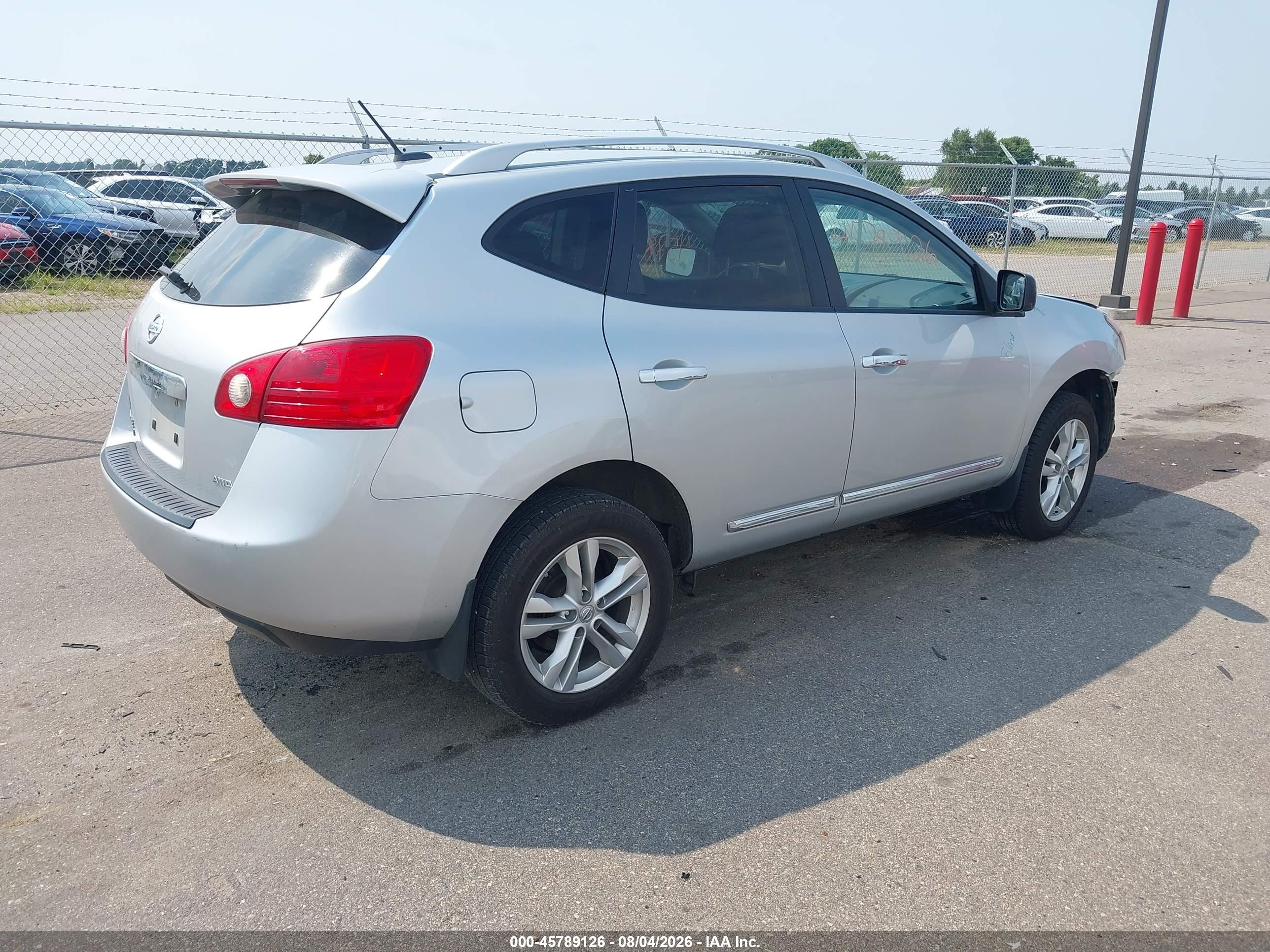 2015 Nissan Rogue Select S Silver vin: JN8AS5MV6FW767041