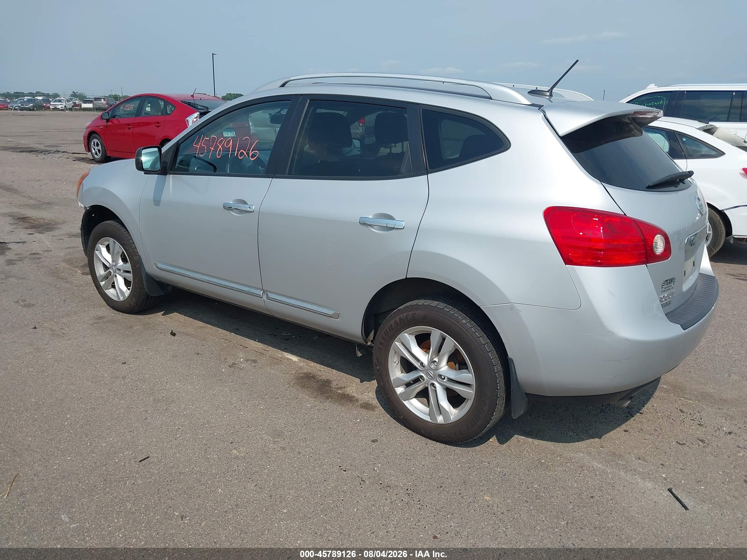 2015 Nissan Rogue Select S Silver vin: JN8AS5MV6FW767041