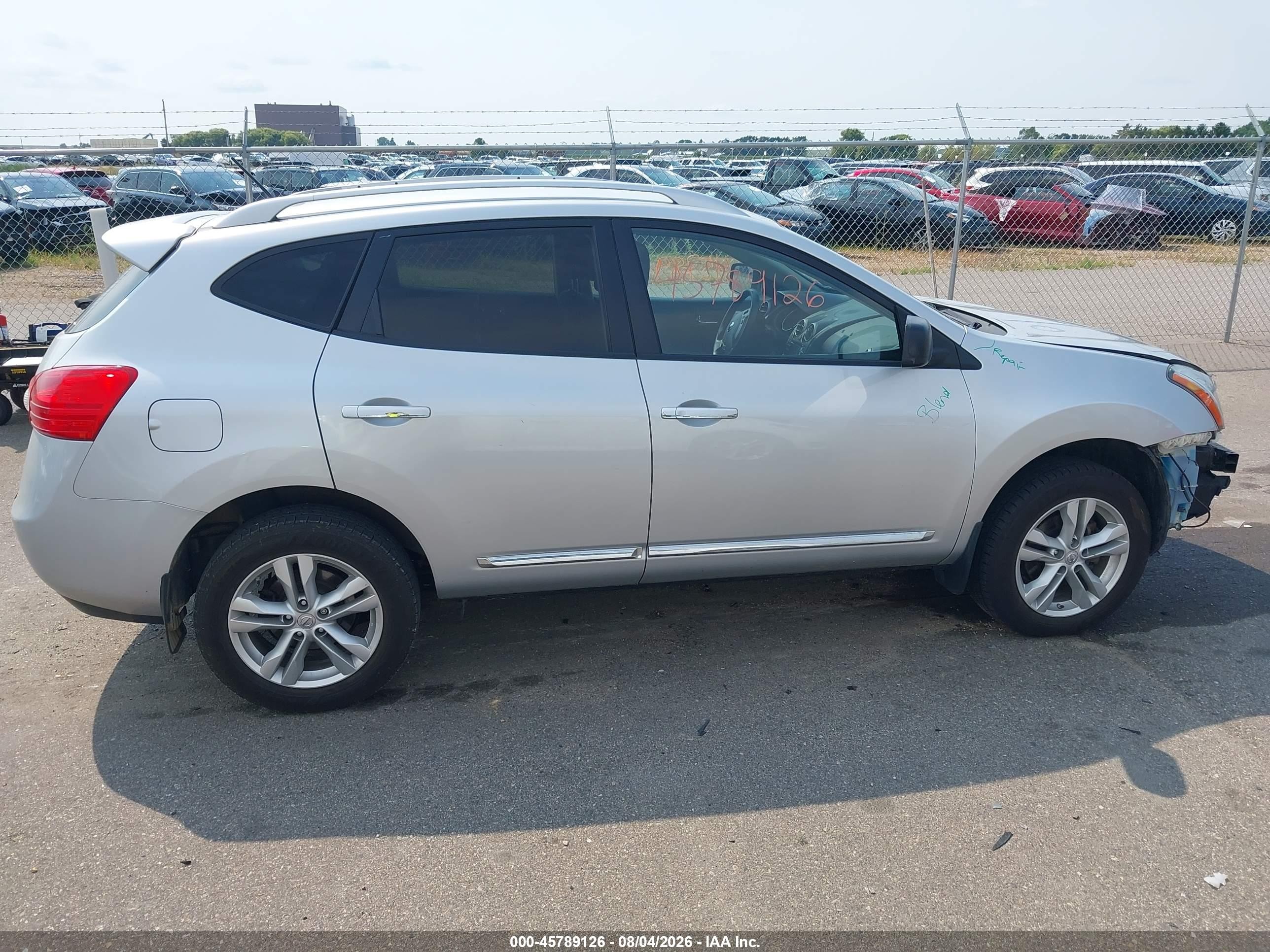 2015 Nissan Rogue Select S Silver vin: JN8AS5MV6FW767041