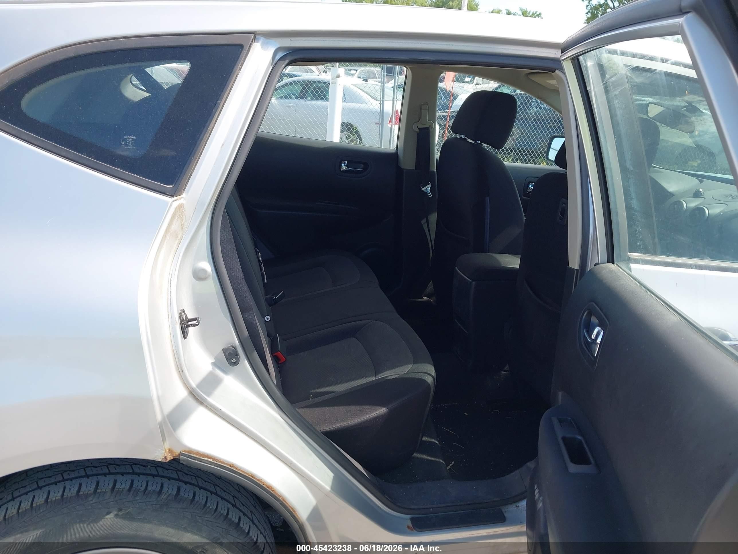 2012 Nissan Rogue S Silver vin: JN8AS5MV7CW388609